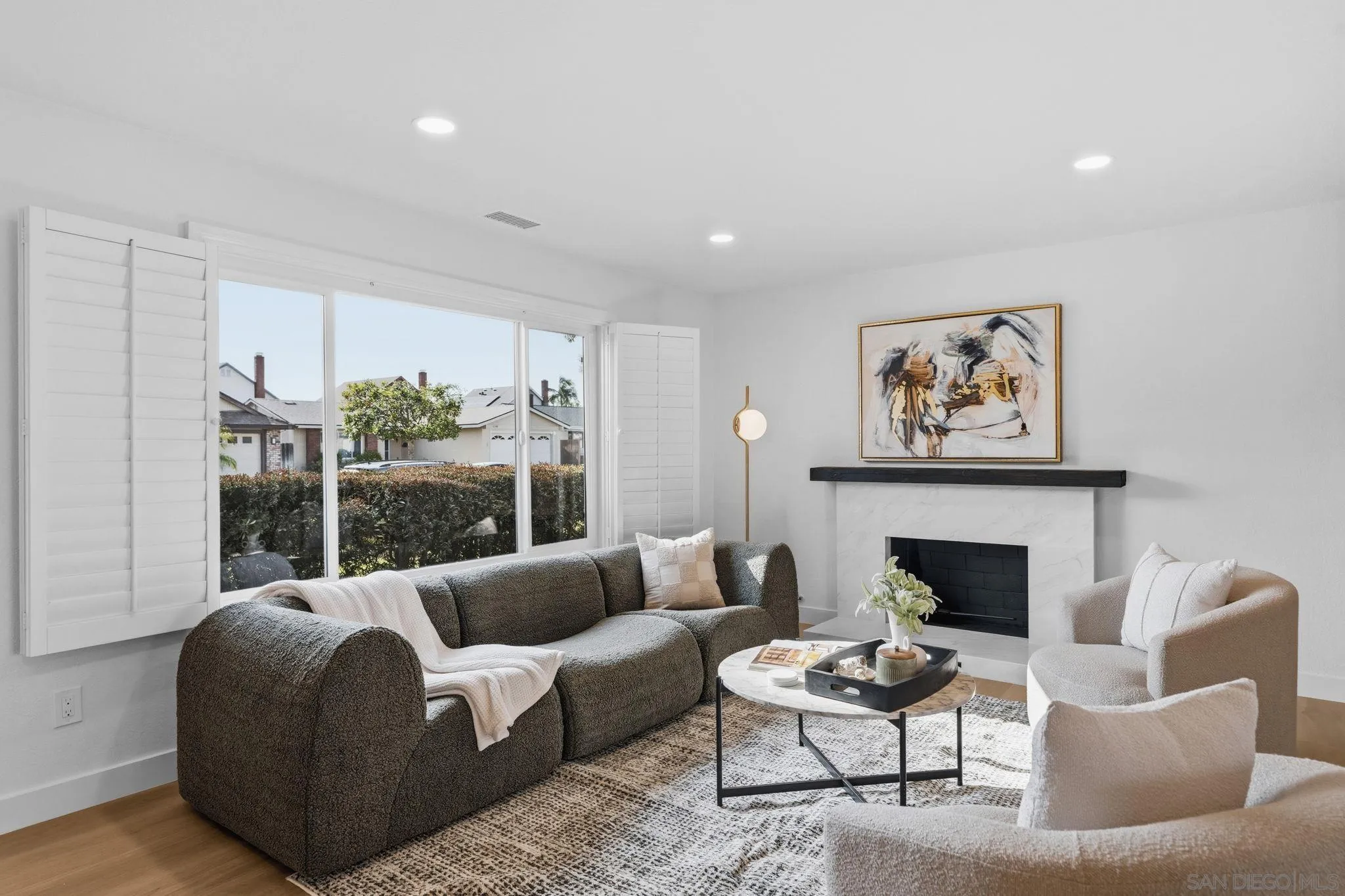 https://cdn.realtyfeed.com/cdn/127/260022888/7e3d32b3eb82db7d475210b6dcab2a93.webp