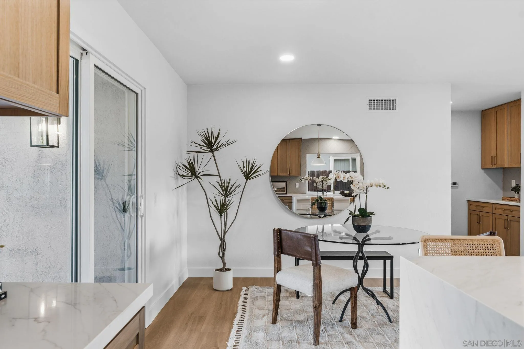 https://cdn.realtyfeed.com/cdn/127/260022888/a36e9eca4056390da8262c20eb3d098a.webp