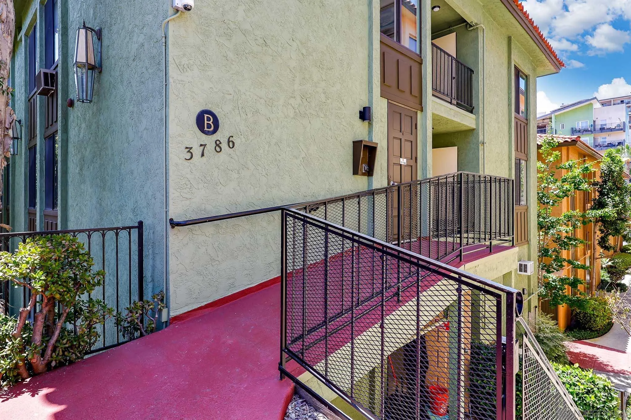 https://cdn.realtyfeed.com/cdn/127/260022892/181add2c8e48d7501d2d86c012e8a839.webp