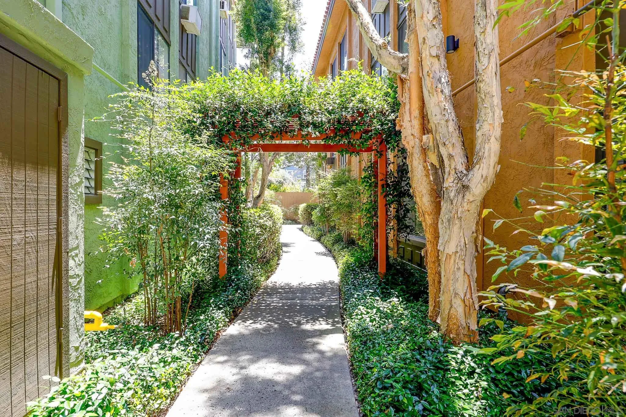 https://cdn.realtyfeed.com/cdn/127/260022892/21a42b2c14c0563dc4bb7b151e9ff2d7.webp