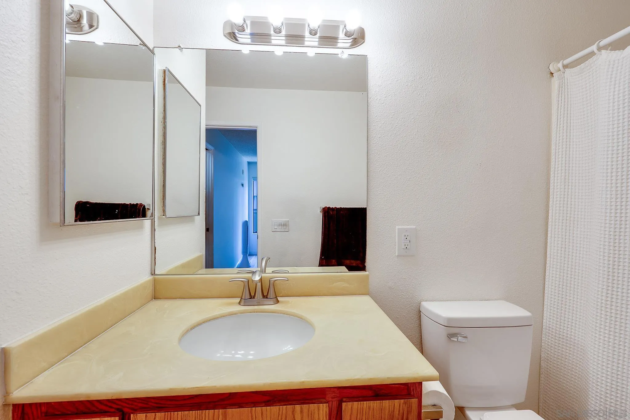 https://cdn.realtyfeed.com/cdn/127/260022892/3f0de95af5b916adc2a742f2c1e82718.webp