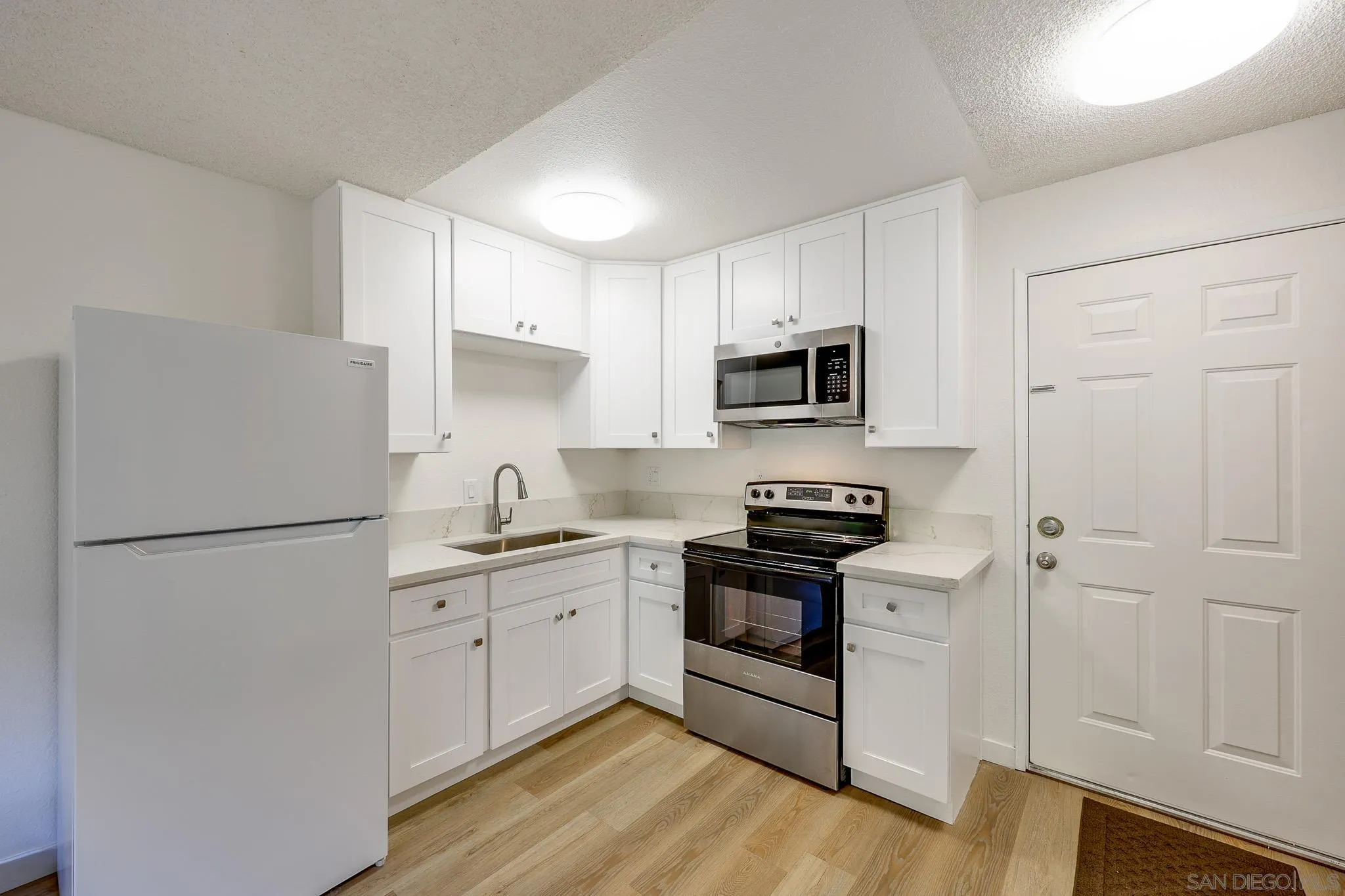 https://cdn.realtyfeed.com/cdn/127/260022892/6b7e500590bcc57e42a7cfe383067a96.webp