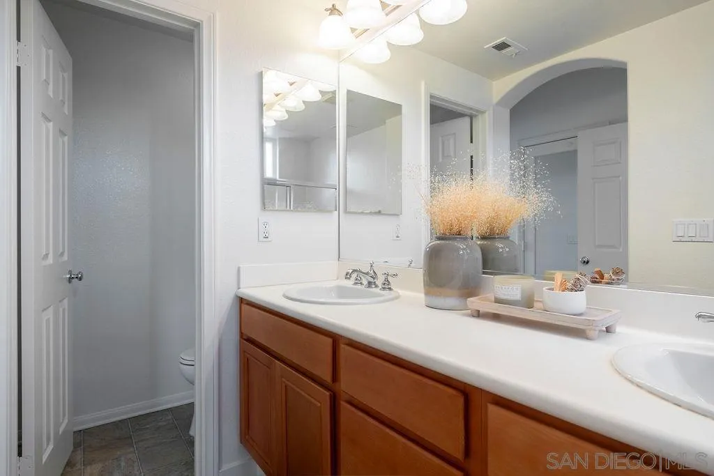 https://cdn.realtyfeed.com/cdn/127/260022894/30f26c59719ef866c40c2c3ddf68a526.webp