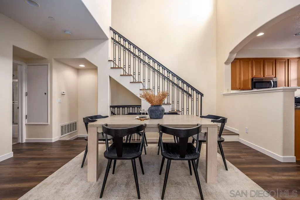https://cdn.realtyfeed.com/cdn/127/260022894/886ff4abd9bf98053b4d52156347e44c.webp