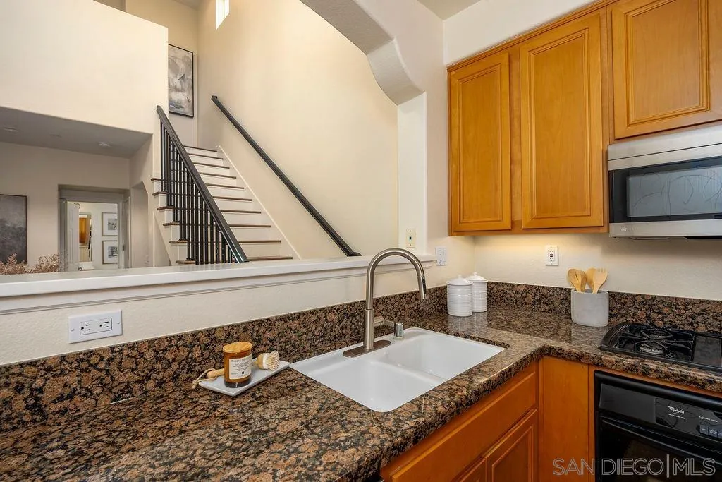 https://cdn.realtyfeed.com/cdn/127/260022894/8e172abfaf15a69699874460ce6cfb04.webp