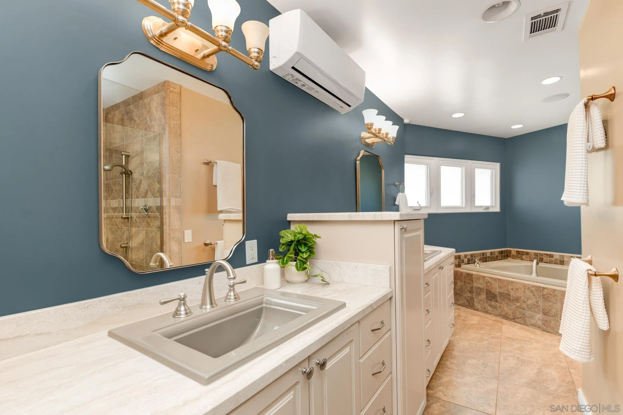 https://cdn.realtyfeed.com/cdn/127/260022896/276761bb2dd4eb584fdc3d63bb4f4821.webp