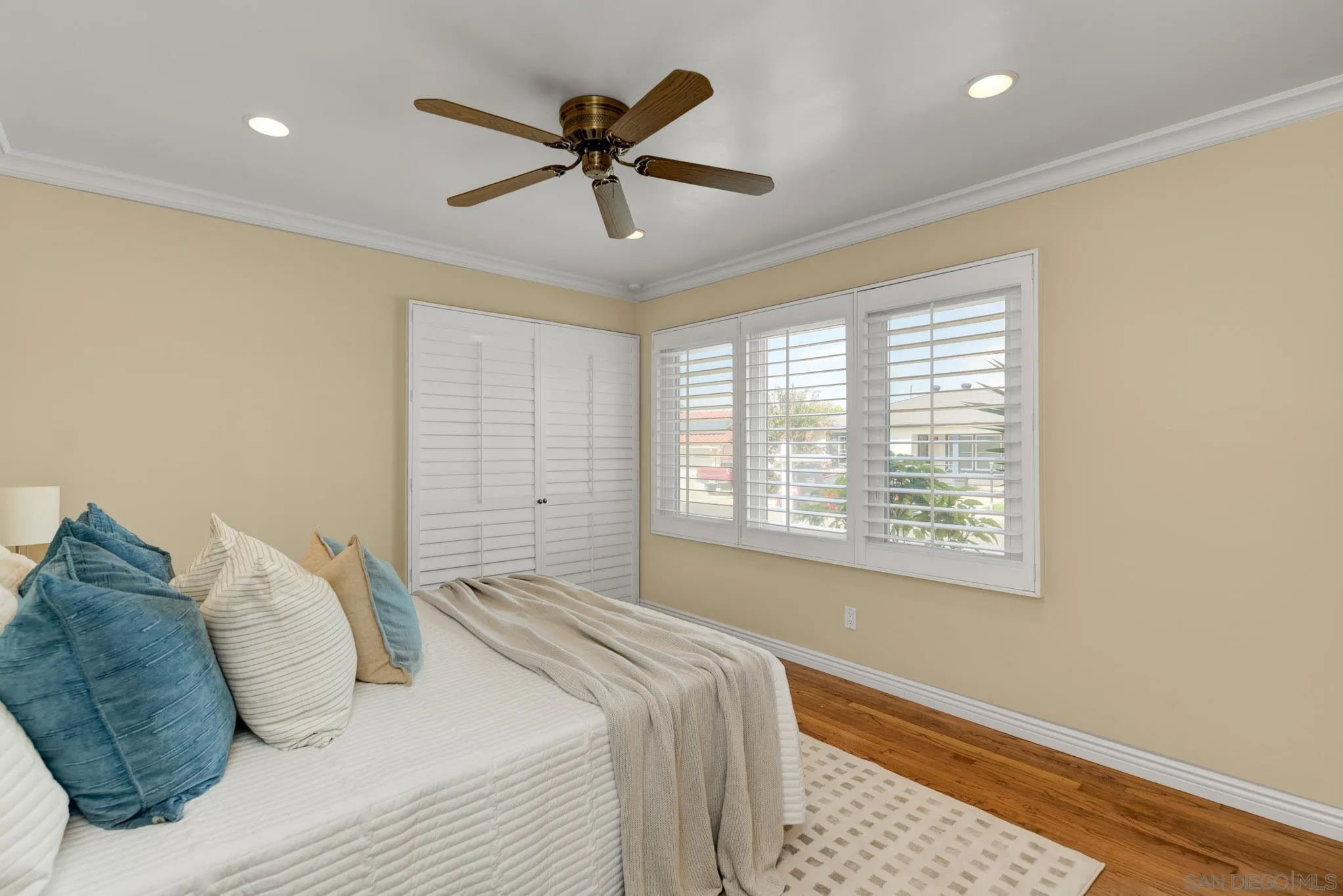 https://cdn.realtyfeed.com/cdn/127/260022896/48f855d6377764ce143793188fcb5b5e.webp