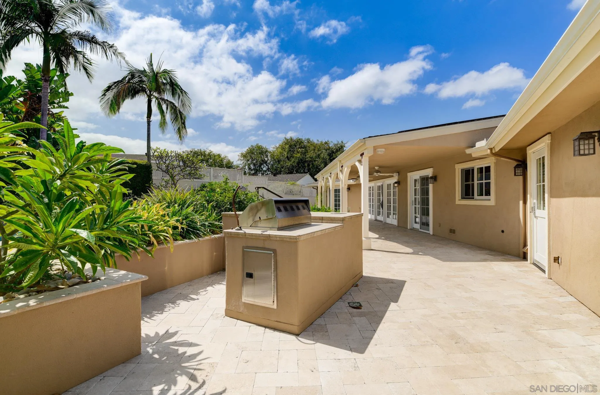 https://cdn.realtyfeed.com/cdn/127/260022896/4c0c9ad40b2cd41c27dd9d9e0c8a6a87.webp
