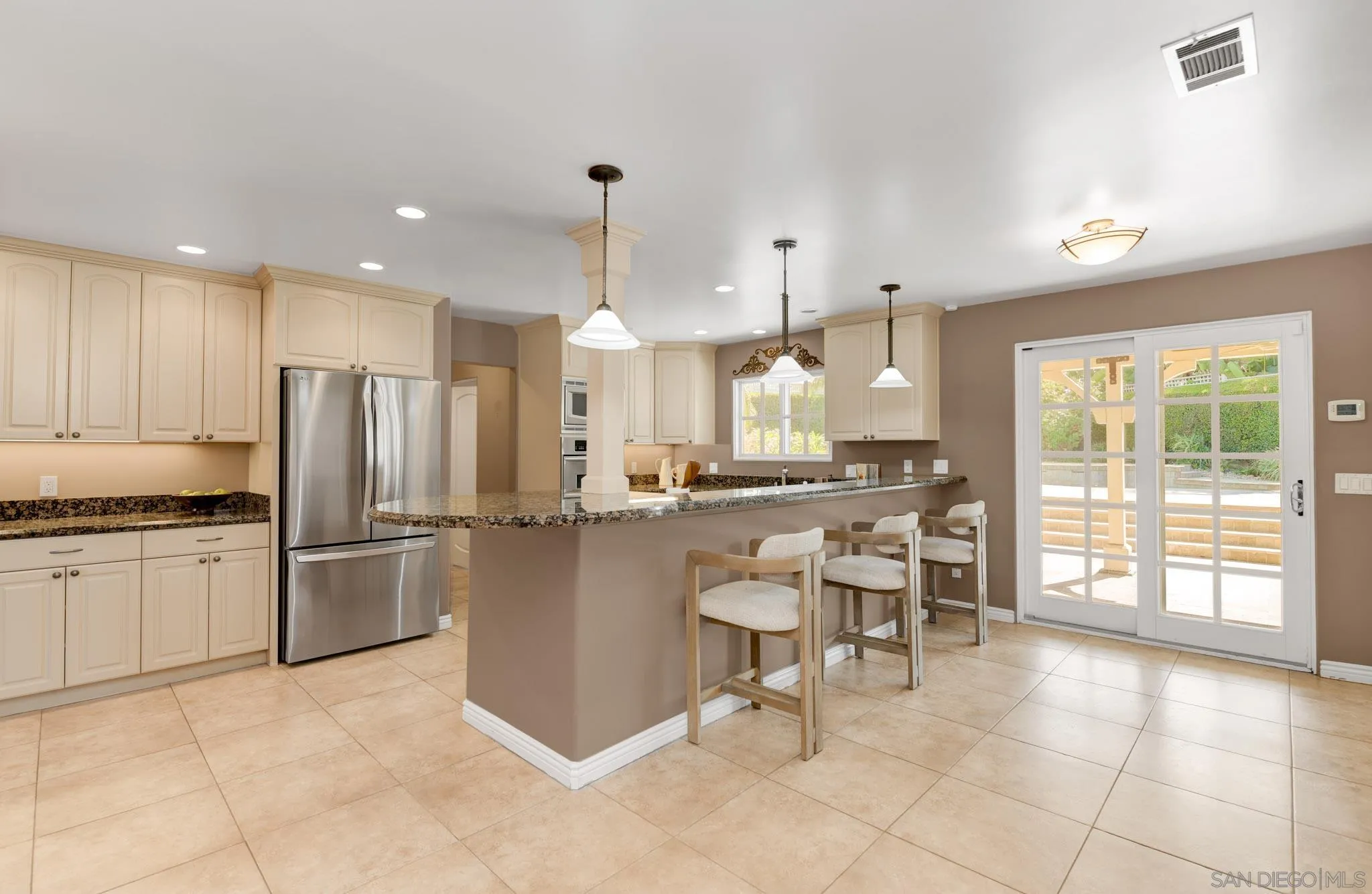 https://cdn.realtyfeed.com/cdn/127/260022896/b24e5d4418d4c32f7fcabd6047ffea24.webp