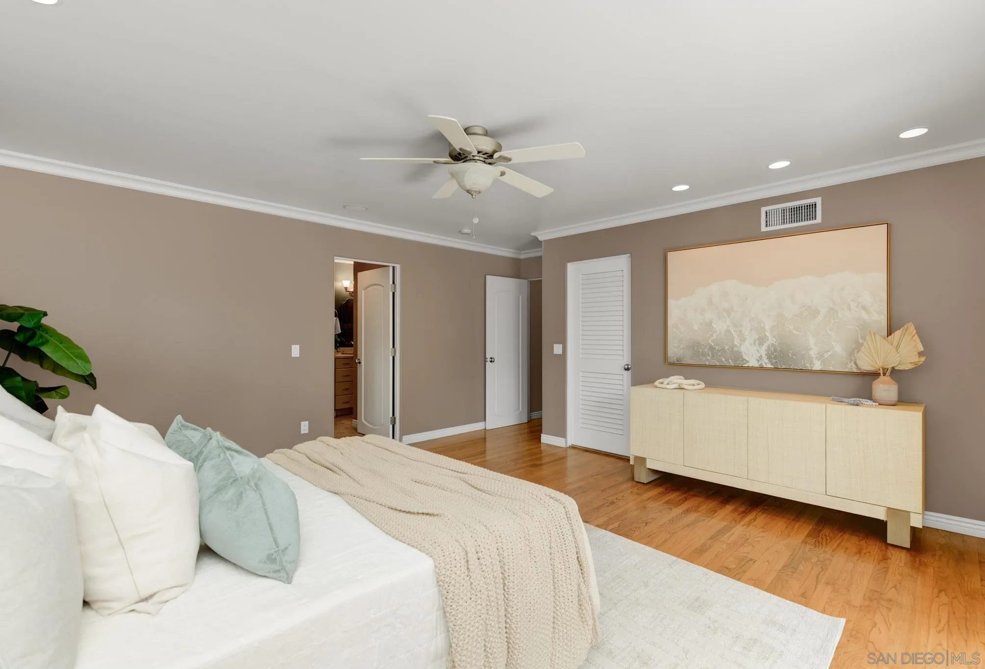 https://cdn.realtyfeed.com/cdn/127/260022896/fcb46ef07bb591ee841b277dd9674316.webp