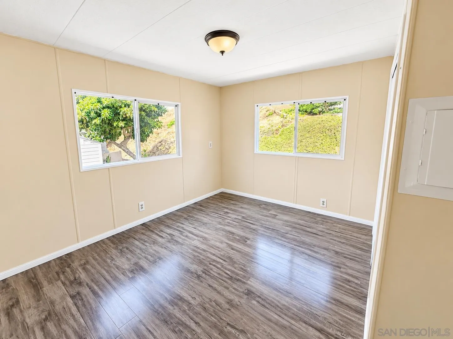 https://cdn.realtyfeed.com/cdn/127/260022902/30f79d745f91a2b55b03e5fa0279c7e3.webp
