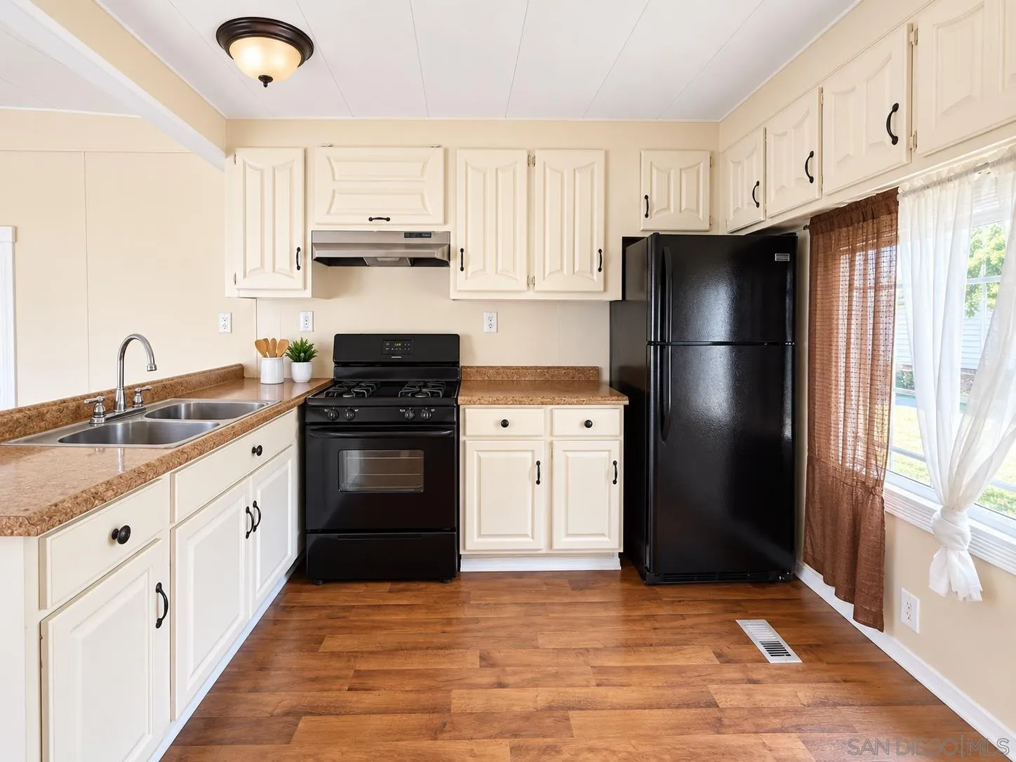 https://cdn.realtyfeed.com/cdn/127/260022902/8dd68e825e956e8dfdf3231ee01a1c5d.webp