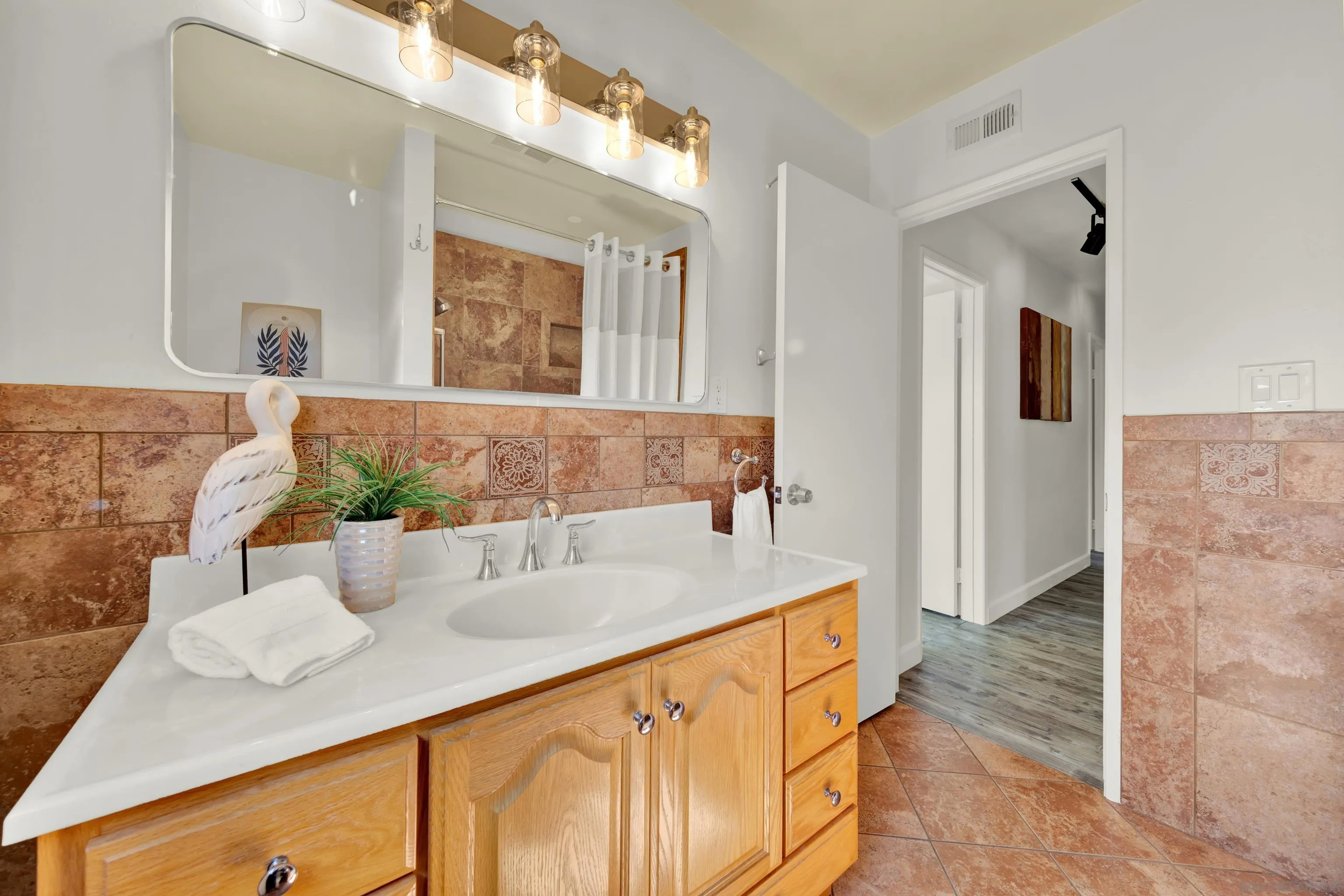 https://cdn.realtyfeed.com/cdn/127/260022905/08409de9b85ec700fcfa37ac05002f91.webp