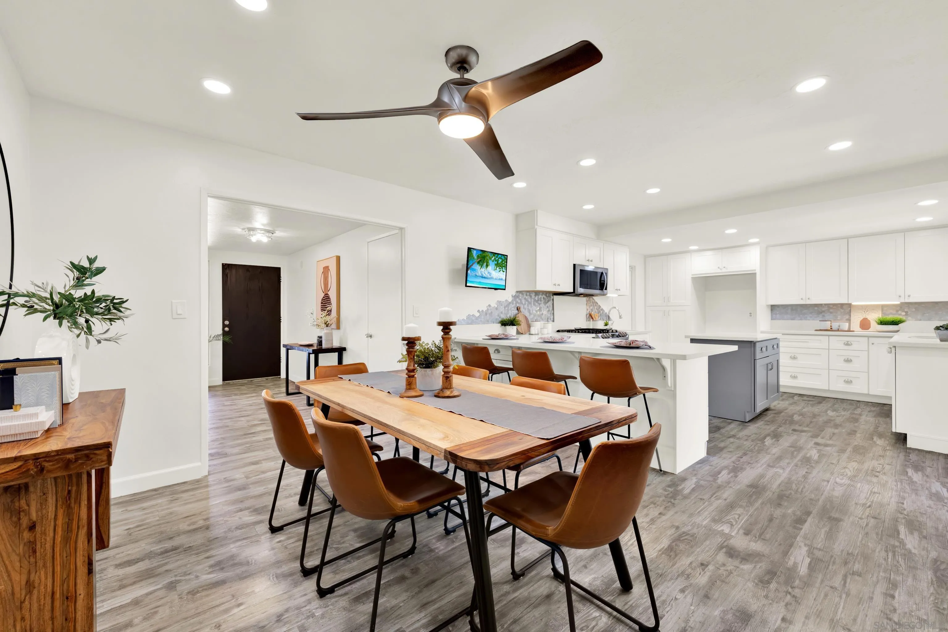 https://cdn.realtyfeed.com/cdn/127/260022905/134761d1c77335613341cea9c36696b3.webp