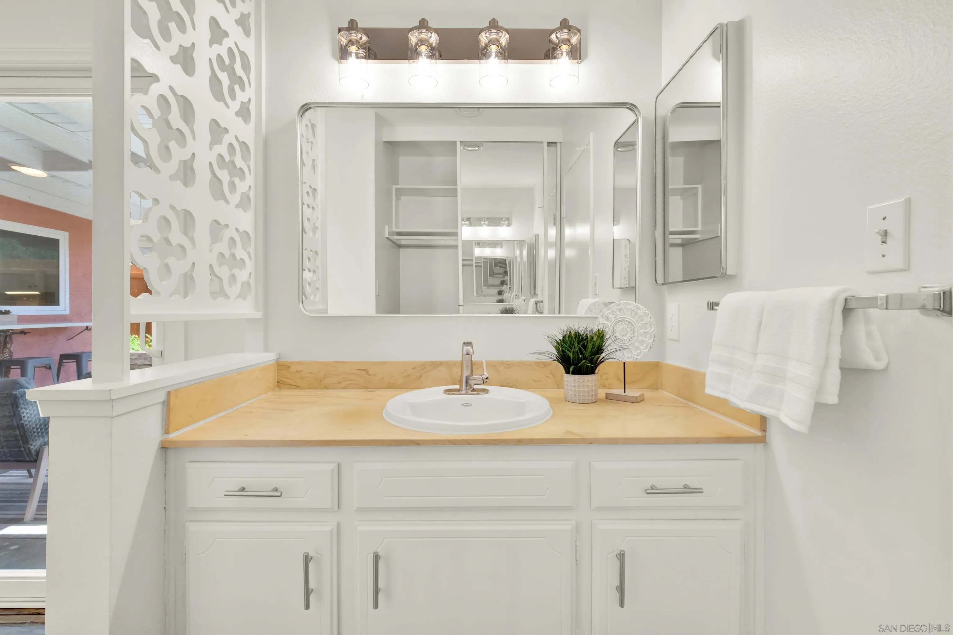 https://cdn.realtyfeed.com/cdn/127/260022905/1dd0159fe5f7724be606475bd70c0e2d.webp