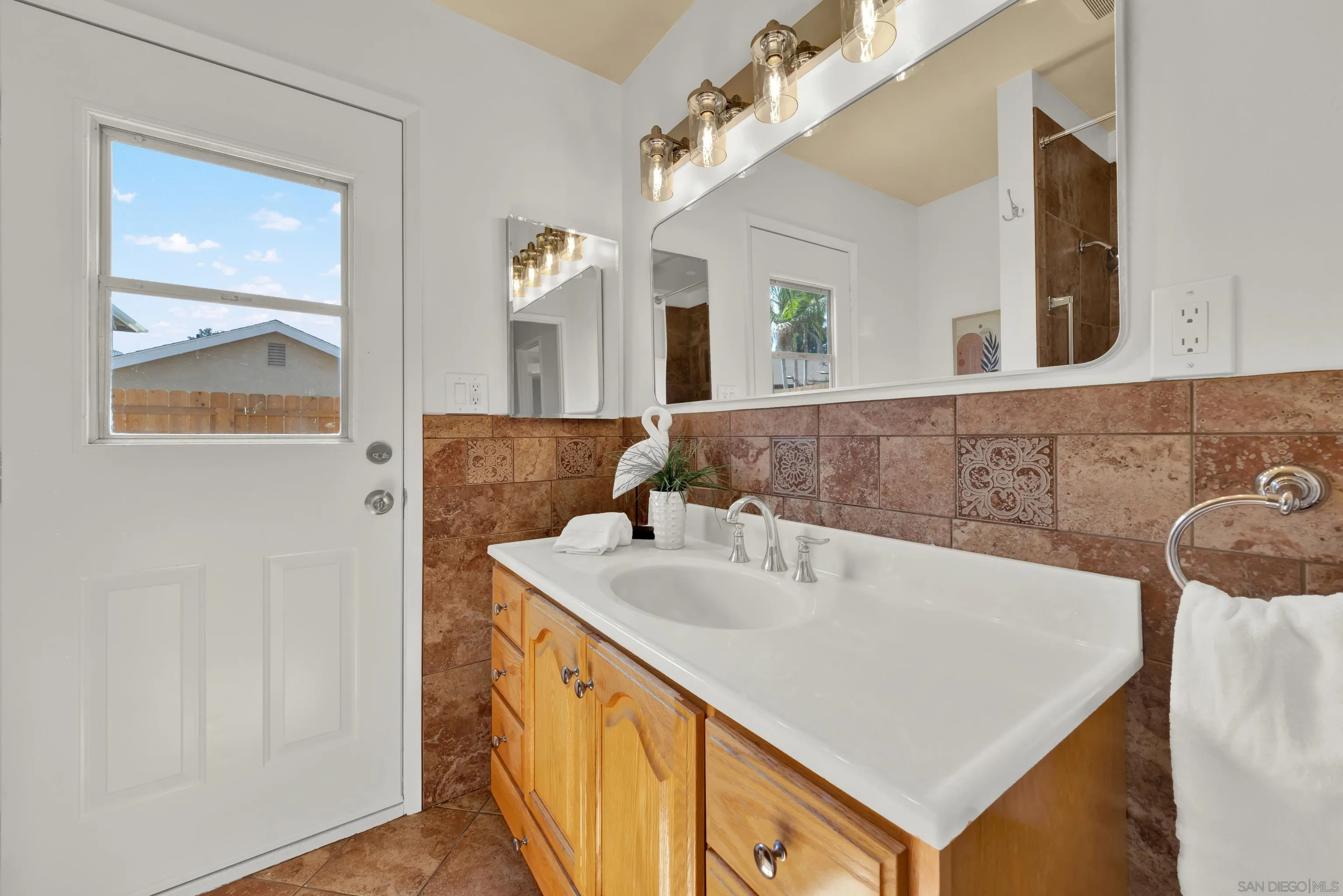https://cdn.realtyfeed.com/cdn/127/260022905/37178cf7233b26e7683ec4828525c374.webp