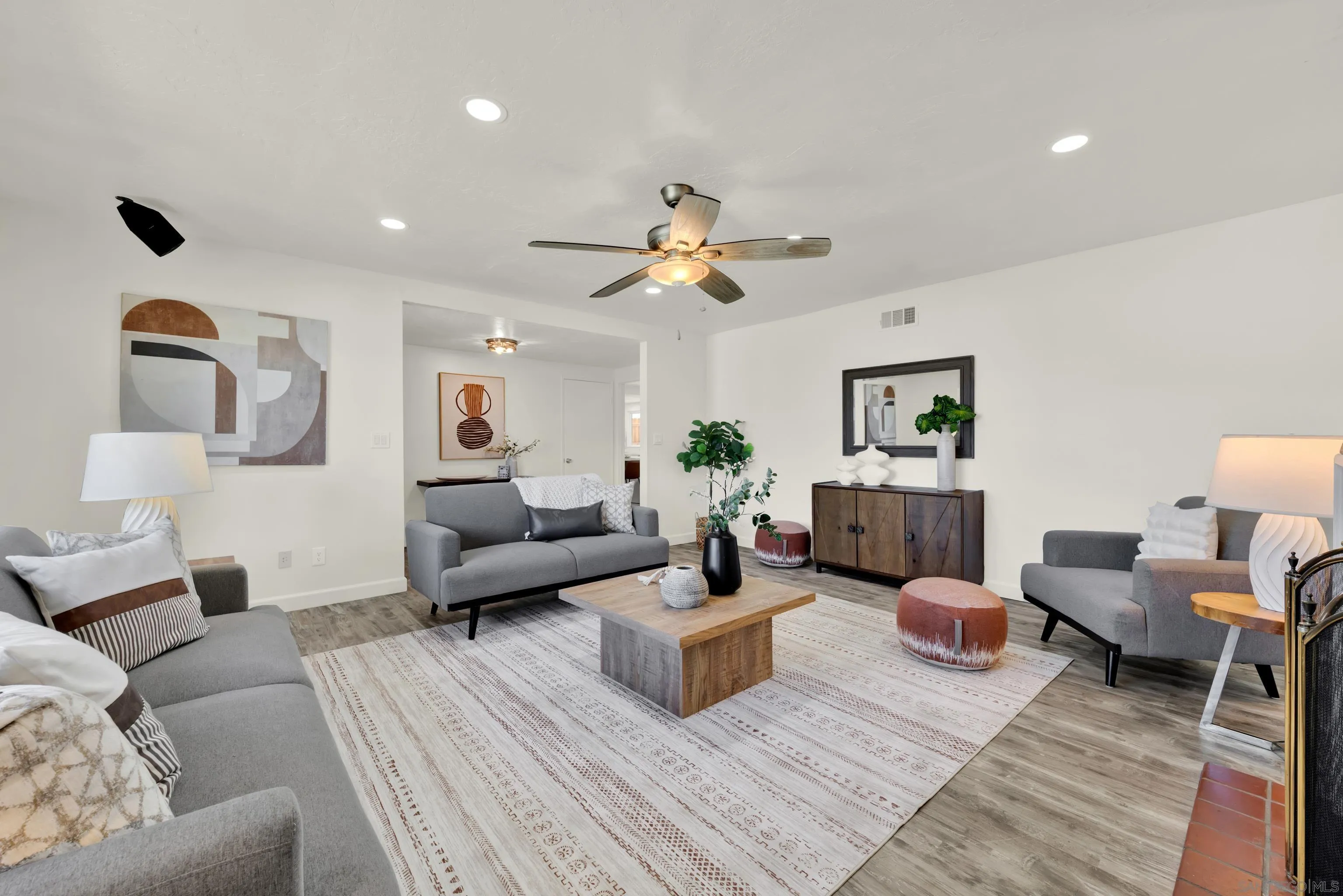 https://cdn.realtyfeed.com/cdn/127/260022905/3b482d6eb947312b024c3f940d772b63.webp