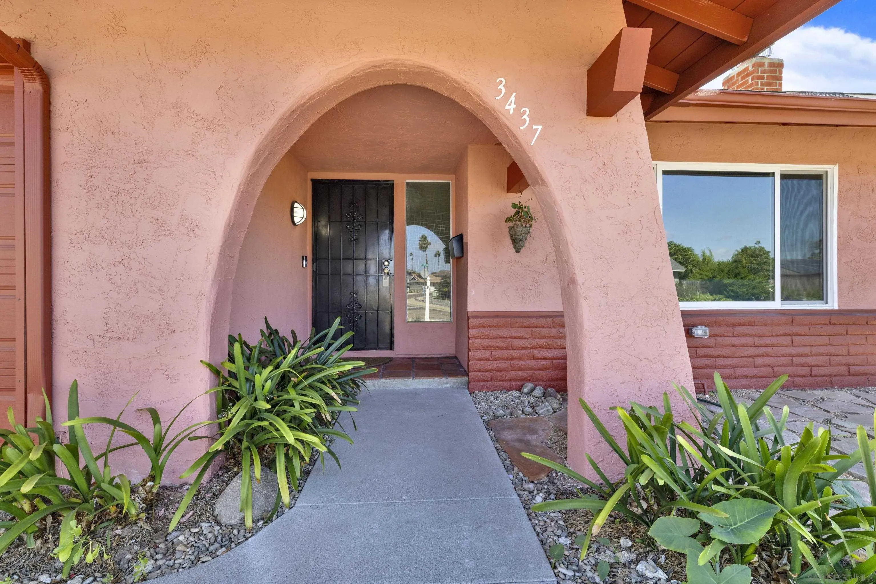 https://cdn.realtyfeed.com/cdn/127/260022905/c4f08ad1876749704a628a187cf17c2f.webp