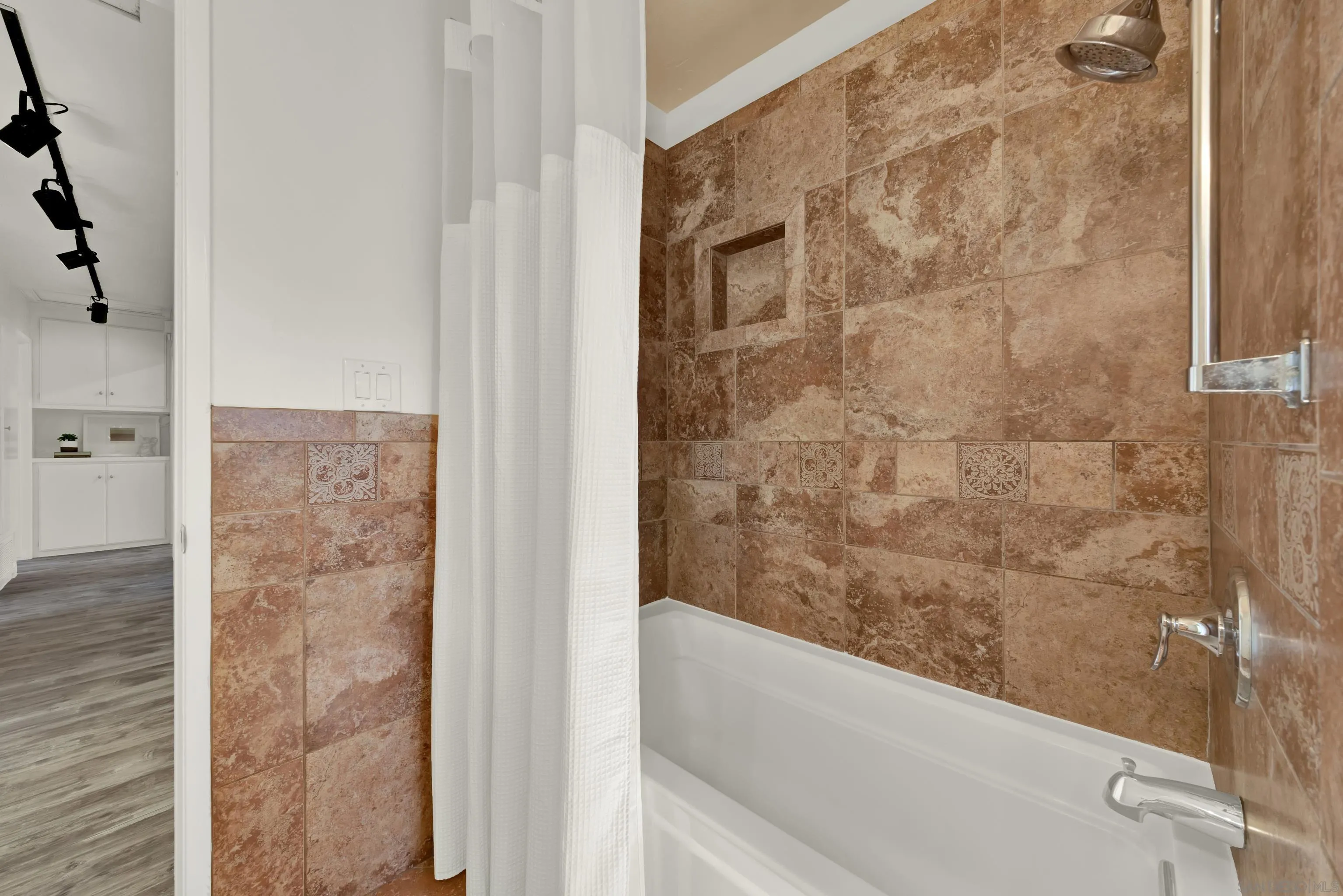 https://cdn.realtyfeed.com/cdn/127/260022905/cba5c5dbb370382a590994da72615f71.webp