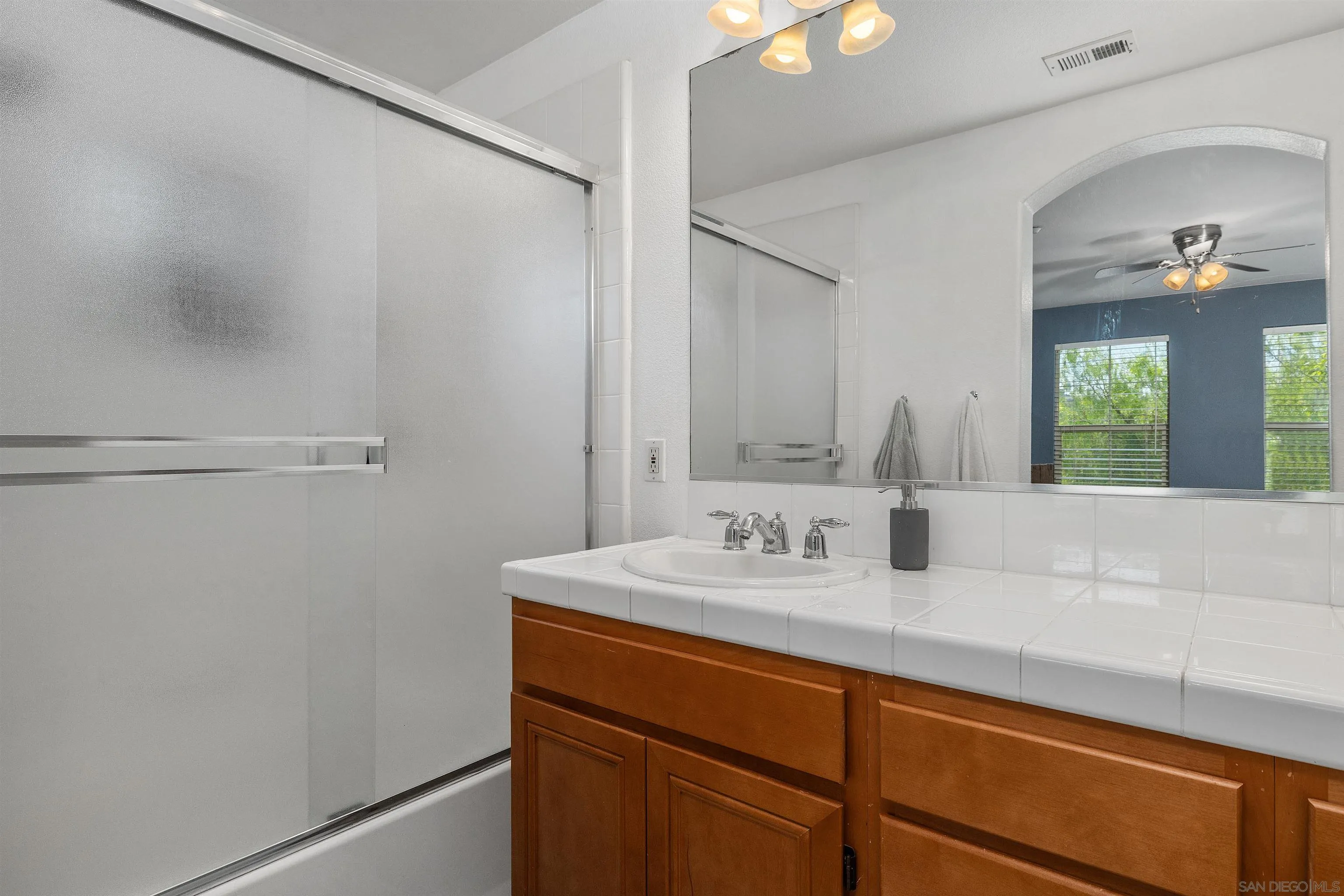https://cdn.realtyfeed.com/cdn/127/260022908/076c4d2ecb9493c1913e0508d18b869f.webp