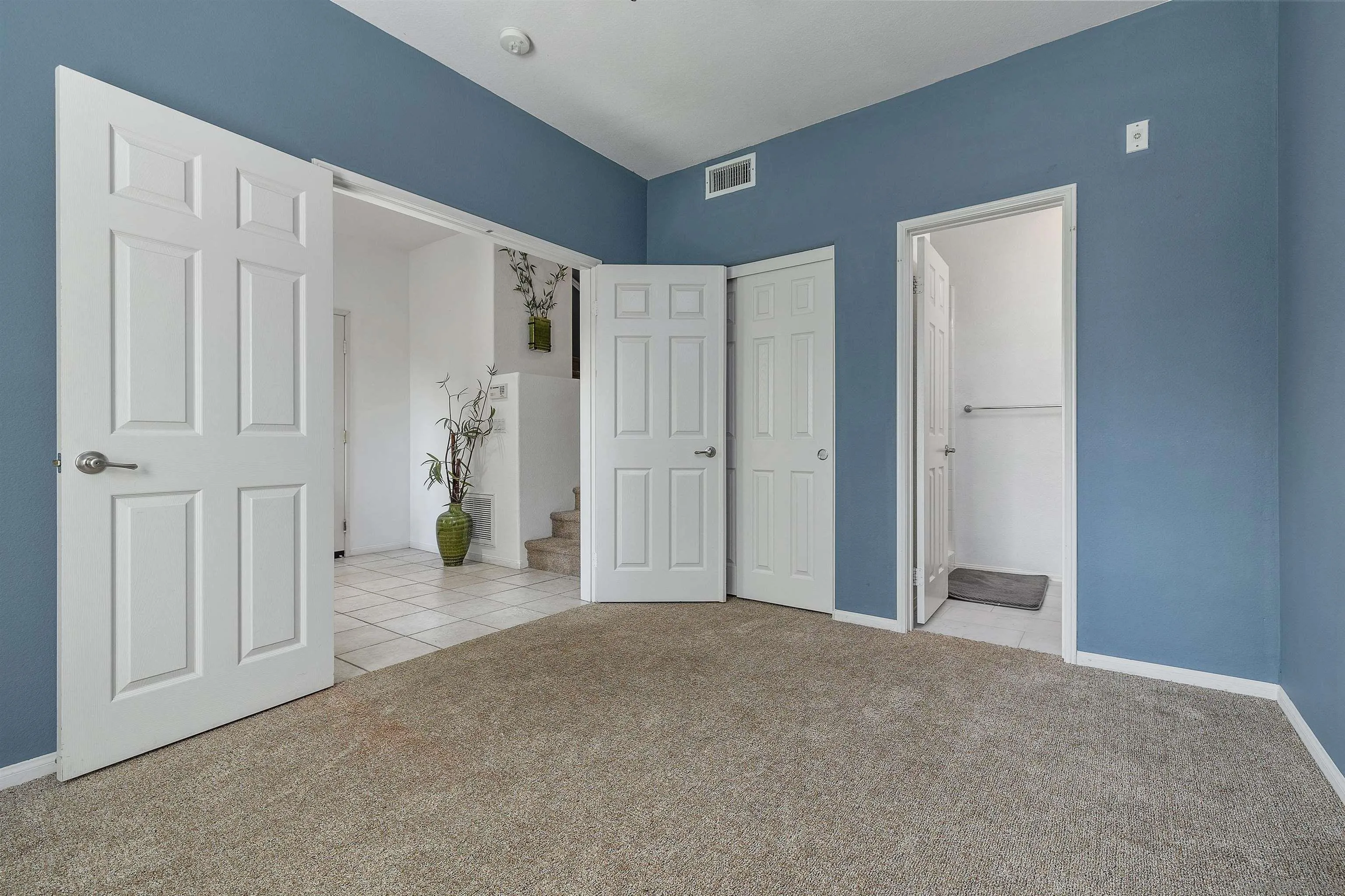https://cdn.realtyfeed.com/cdn/127/260022908/5fa4bc49273dc6b3f22b264088d27c9f.webp