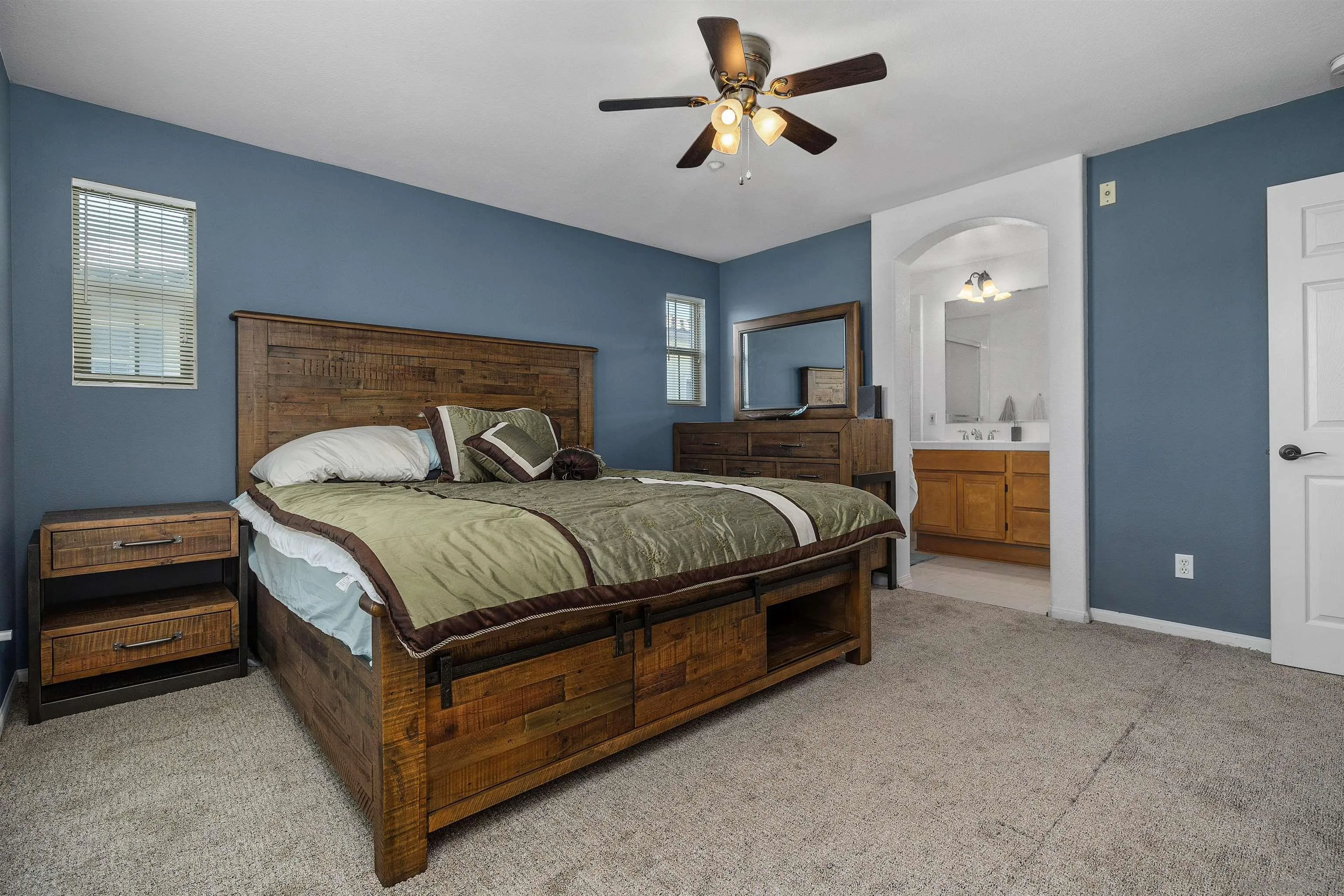 https://cdn.realtyfeed.com/cdn/127/260022908/97c8542f78e8a7486406f1d687d68342.webp