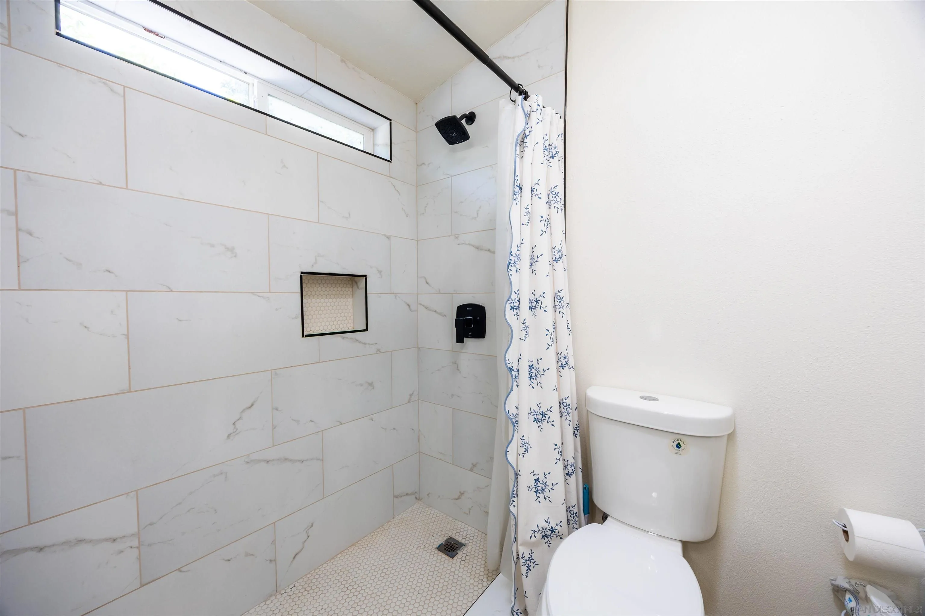 https://cdn.realtyfeed.com/cdn/127/260022914/19d59bfc9e779b7f1924d82c3f301289.webp