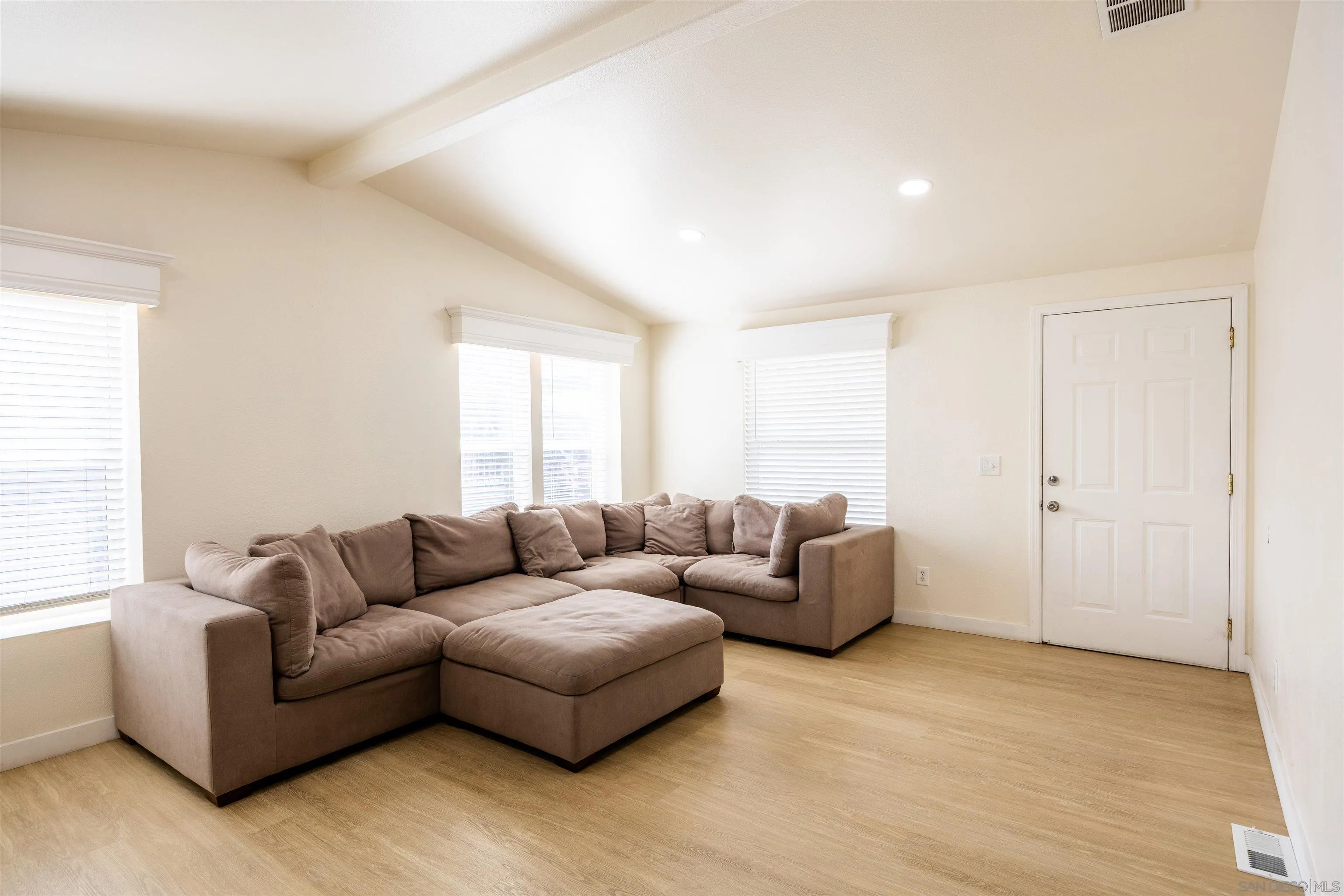 https://cdn.realtyfeed.com/cdn/127/260022914/84688a6d6f89145342d92fd39bdc2c7c.webp