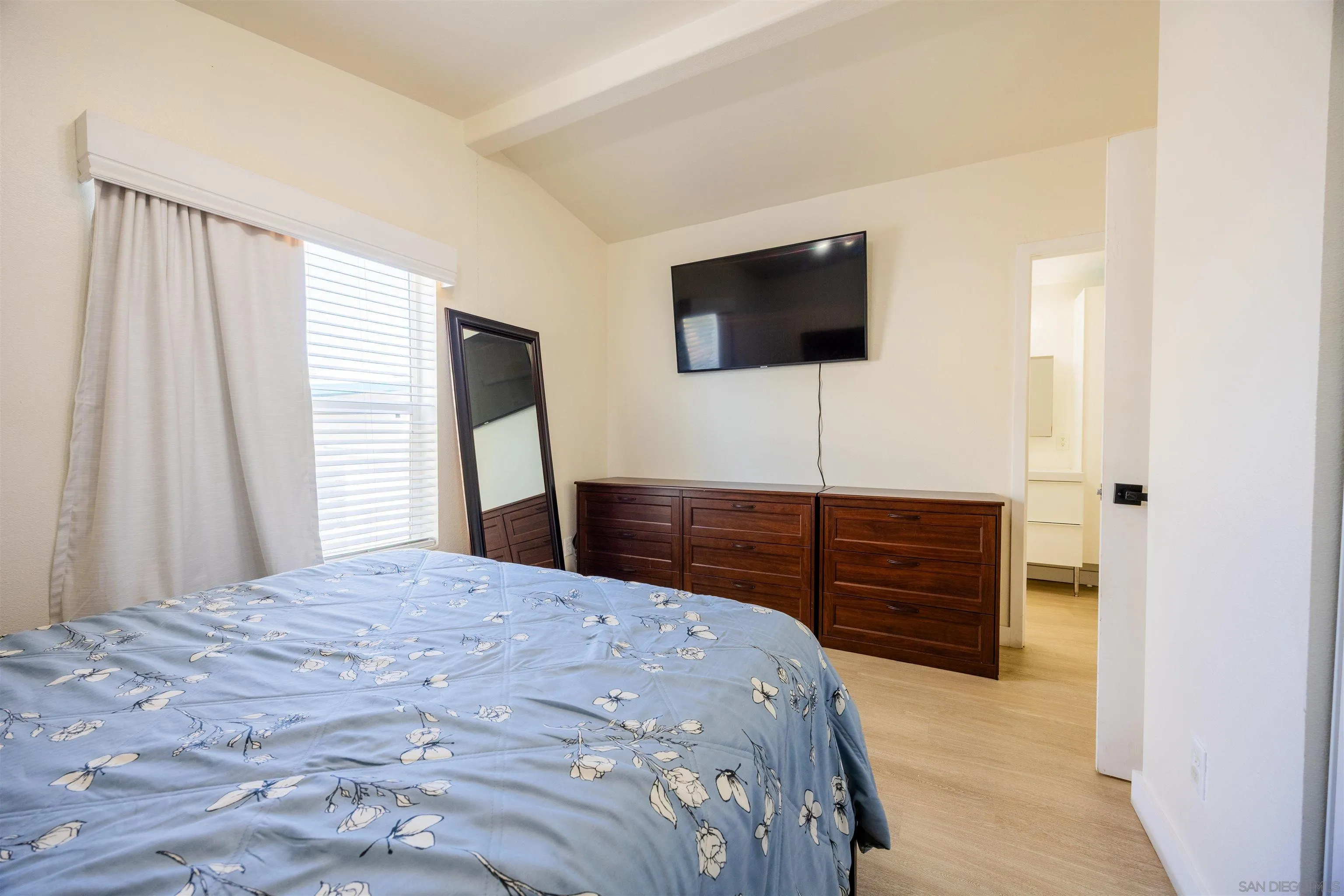https://cdn.realtyfeed.com/cdn/127/260022914/bdfd39fea1084822d37f0be511c024b7.webp