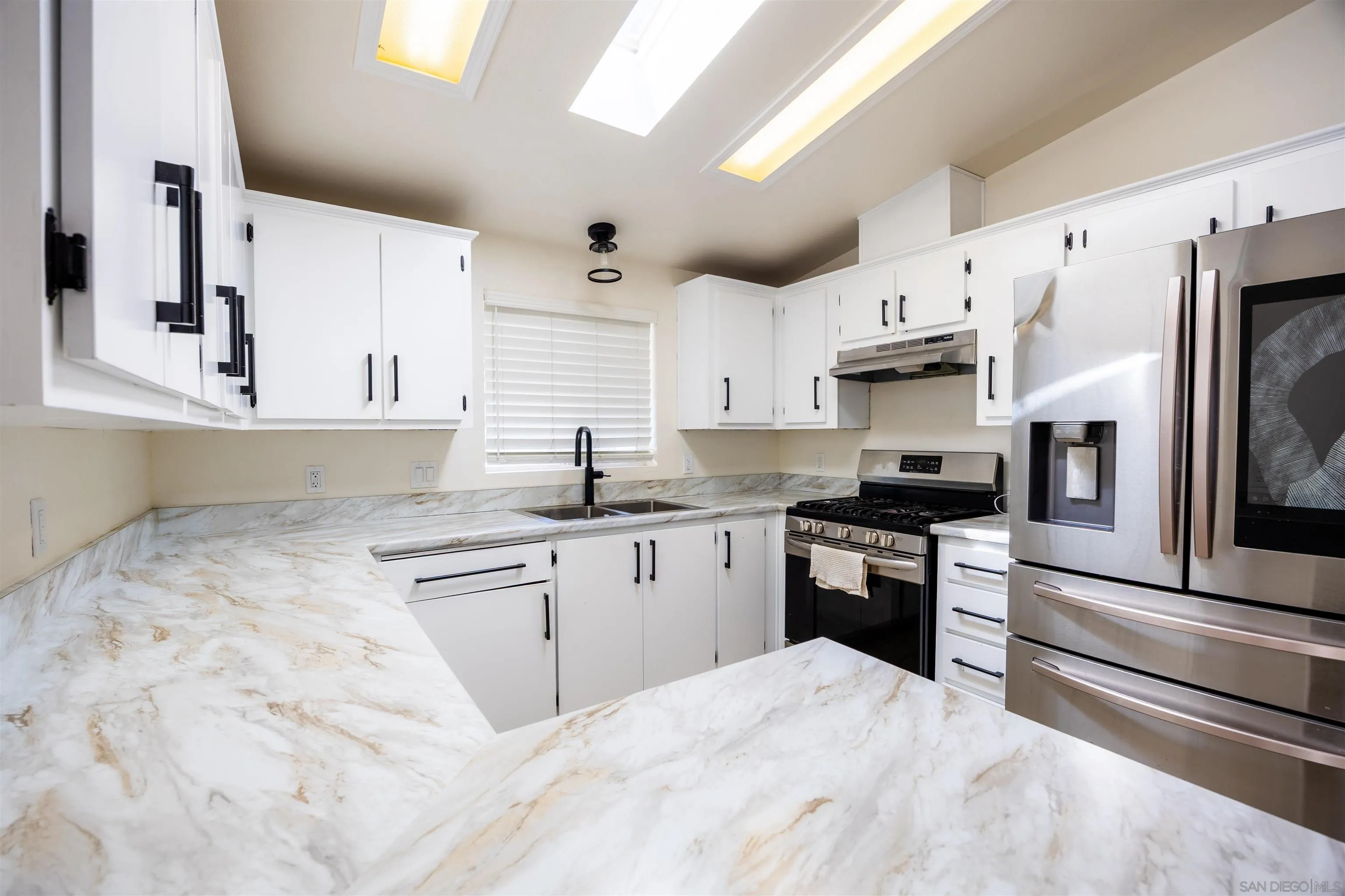 https://cdn.realtyfeed.com/cdn/127/260022914/d0dc534eccc1f97f22e56fc65c2d4e02.webp