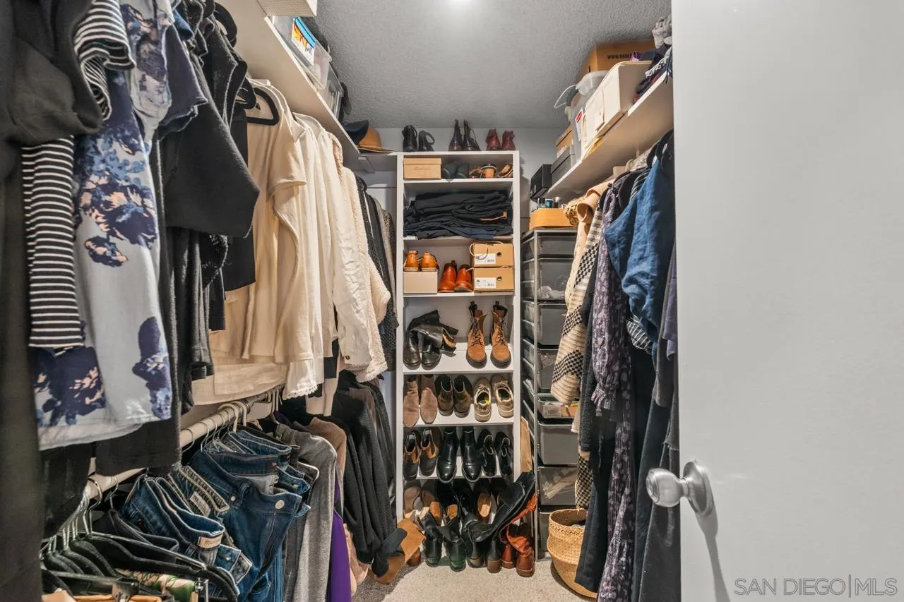 https://cdn.realtyfeed.com/cdn/127/260022915/f4bf5316a2daadbc180a832e237ba7e0.webp