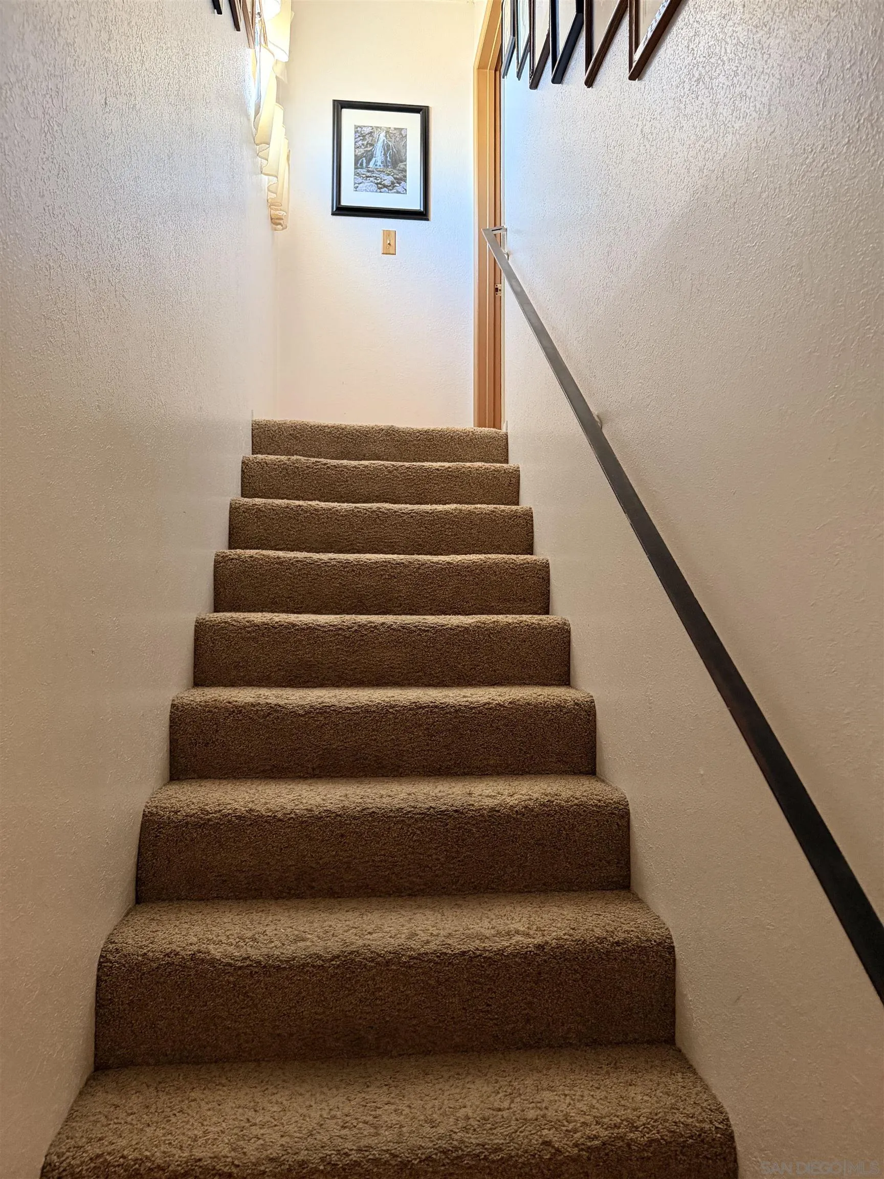 https://cdn.realtyfeed.com/cdn/127/260022918/1c8e1e707db9ed806b12778bf1c8abd1.webp