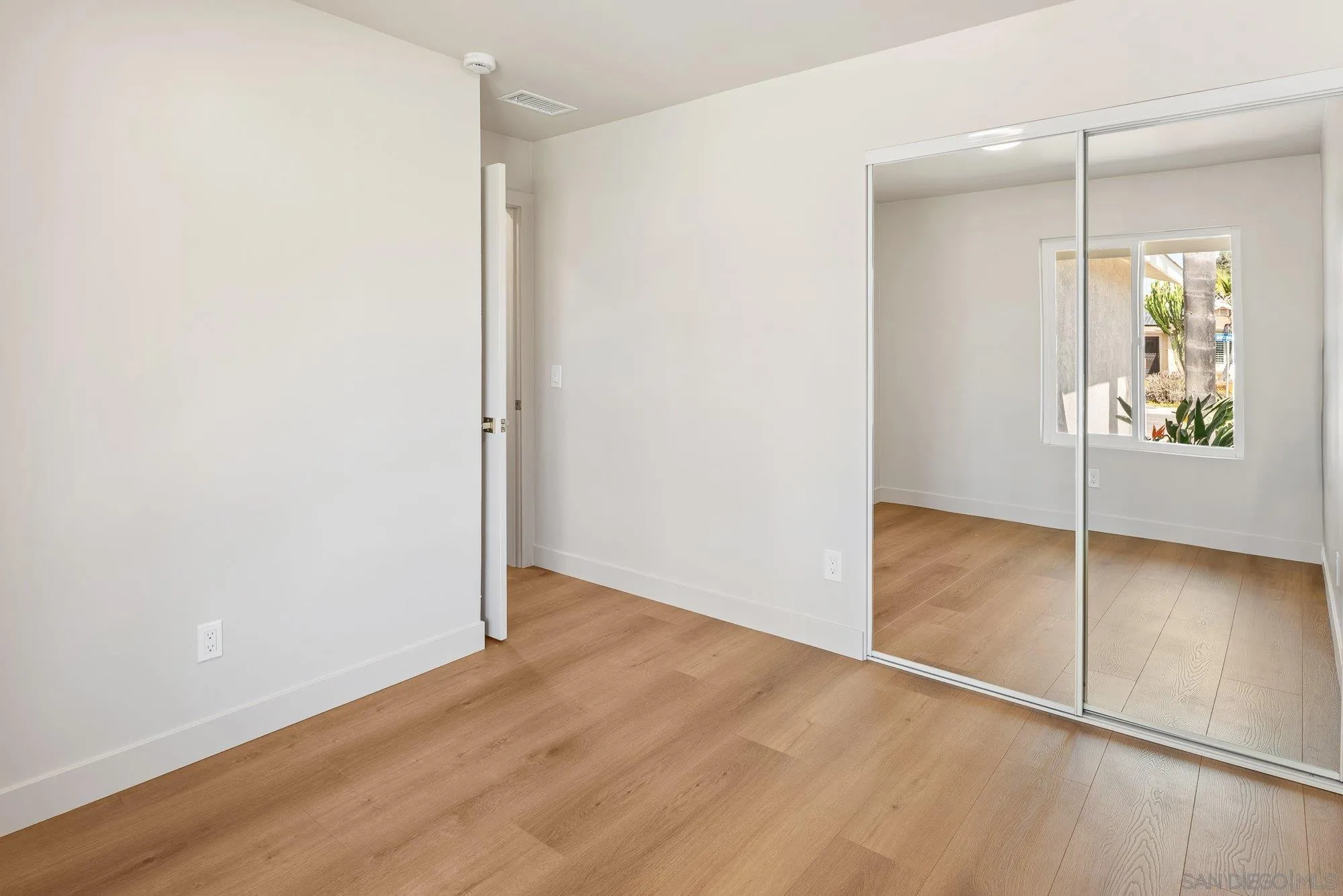 https://cdn.realtyfeed.com/cdn/127/260022920/e5fc2a0d0859fced7fa2e27c0287951e.webp