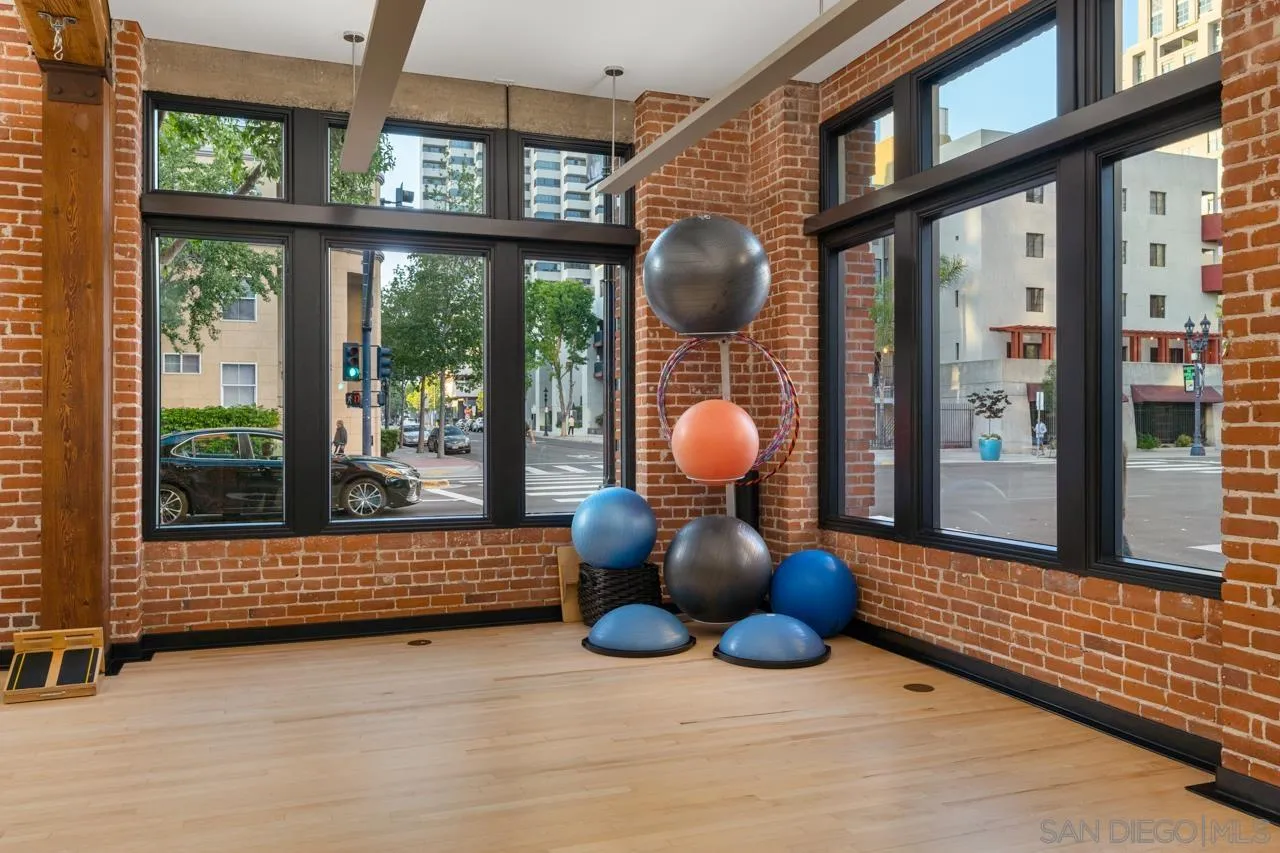 https://cdn.realtyfeed.com/cdn/127/260022921/38b314497218120d9de203bf07ba885a.webp