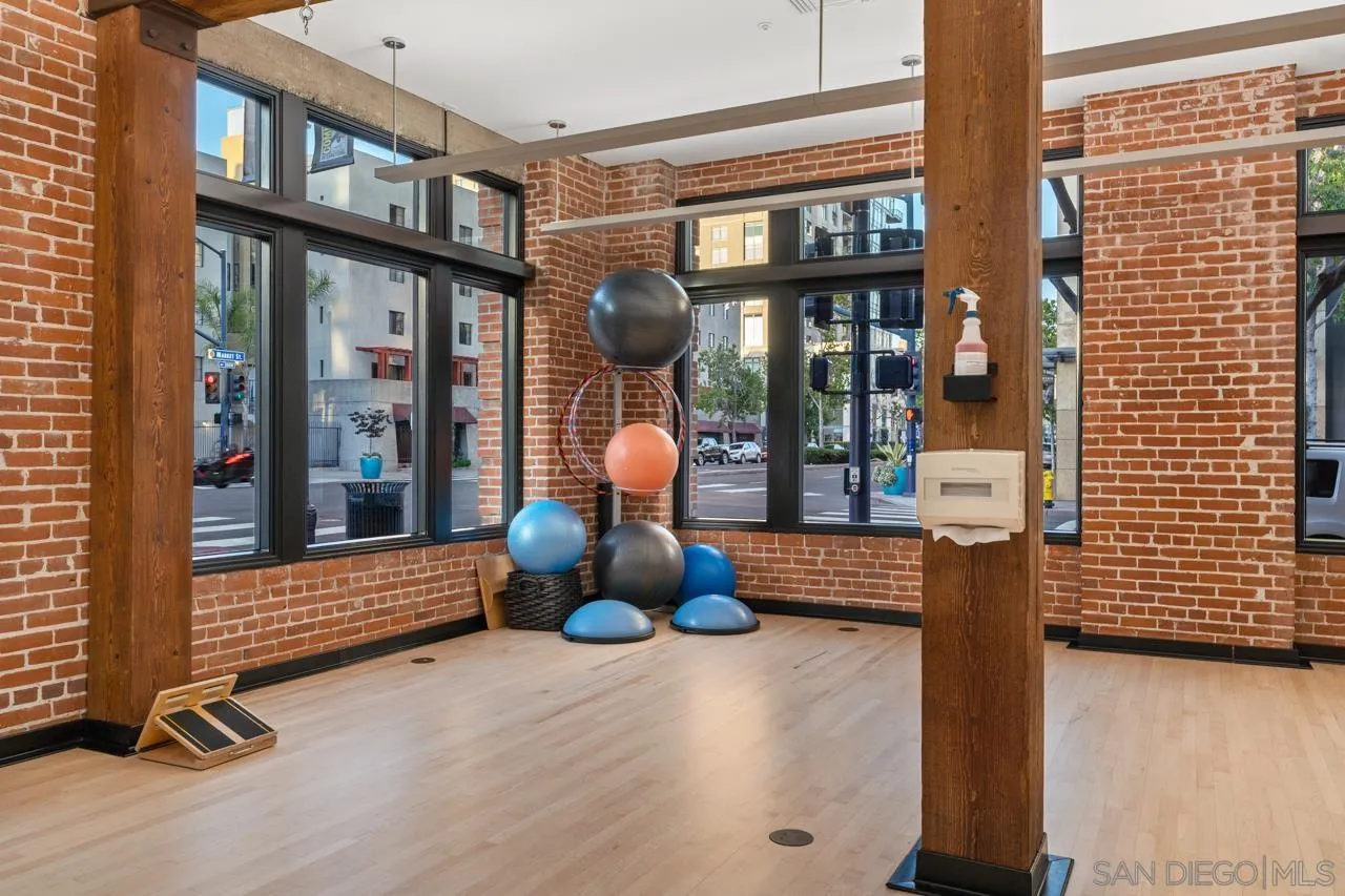 https://cdn.realtyfeed.com/cdn/127/260022921/3f6629b66b814e69cb01752a58d861e8.webp