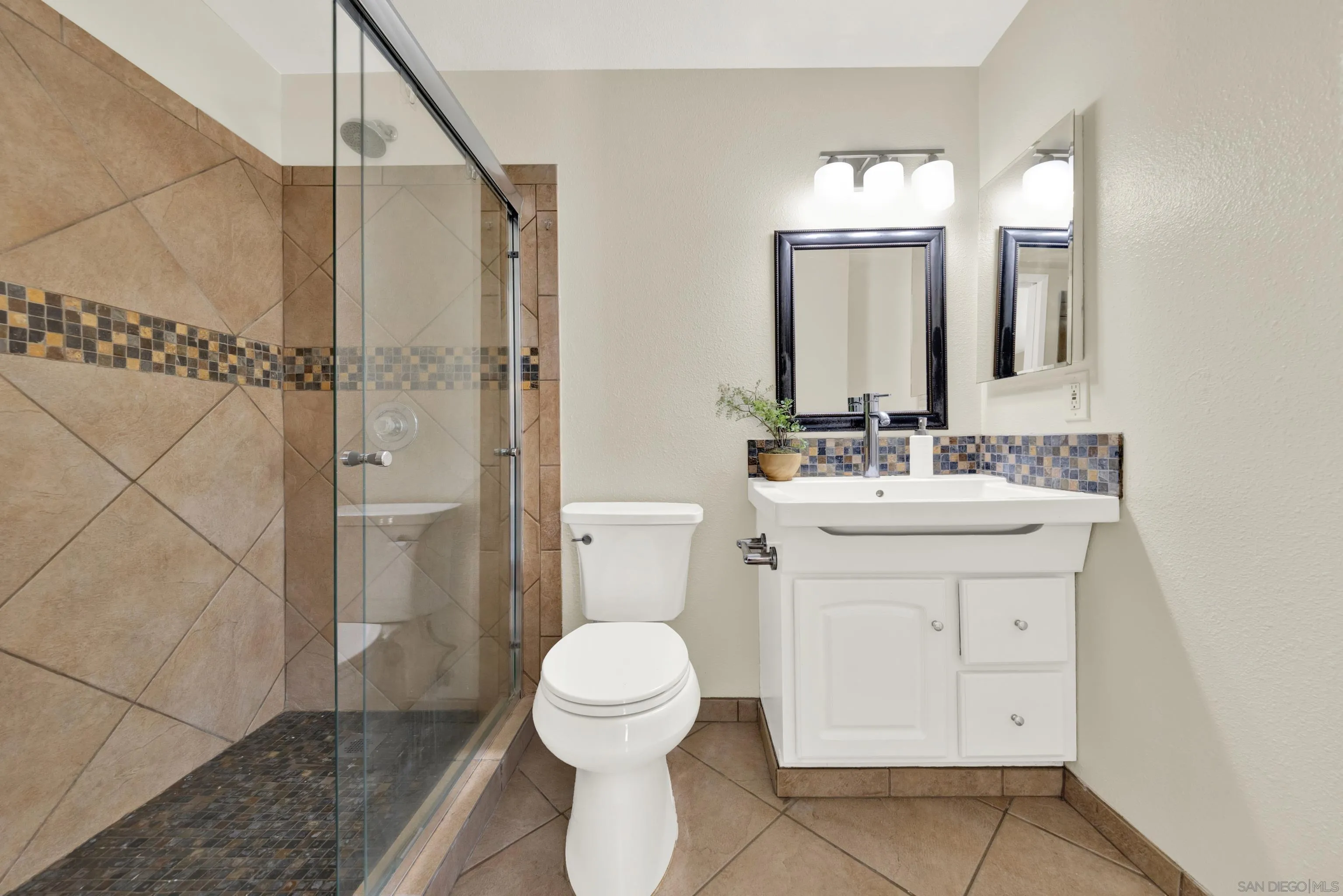 https://cdn.realtyfeed.com/cdn/127/260022922/8f2aab8325738a90a3b65fa7ff79795e.webp