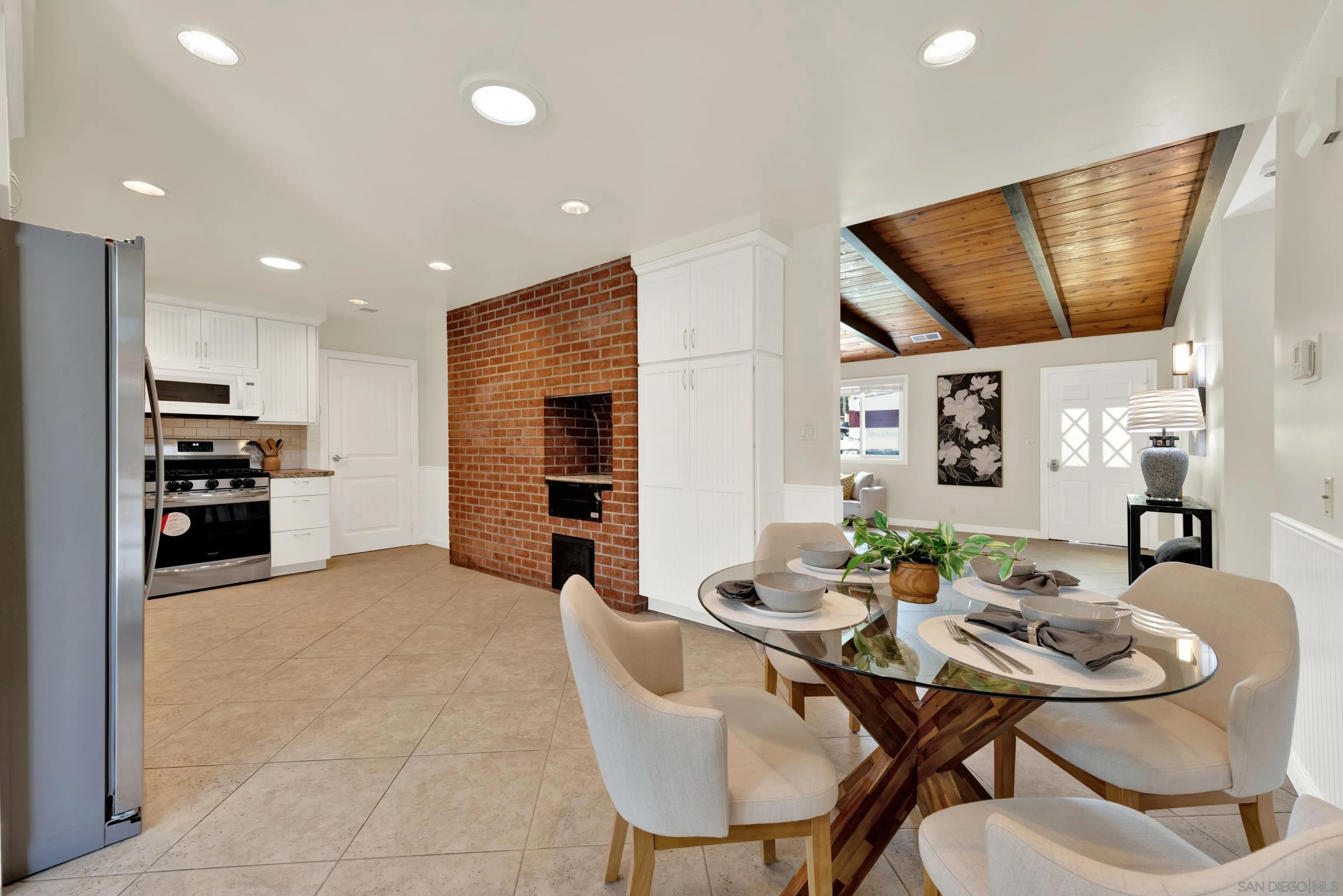 https://cdn.realtyfeed.com/cdn/127/260022922/b6ecd0482d7fc896958a85d54d0bfa0b.webp
