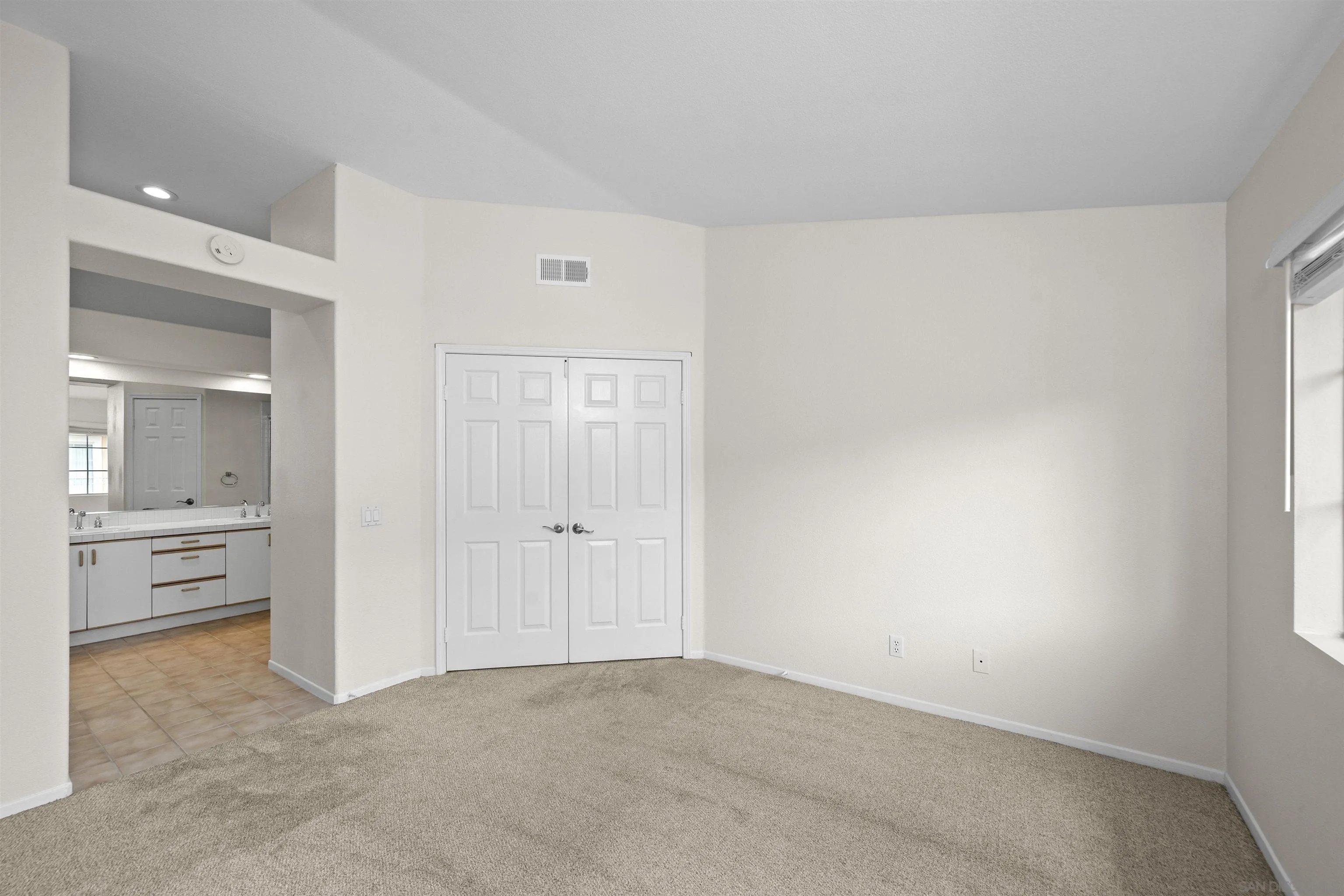 https://cdn.realtyfeed.com/cdn/127/260022926/b04b6069eb9a4788699601d1eba8eb21.webp