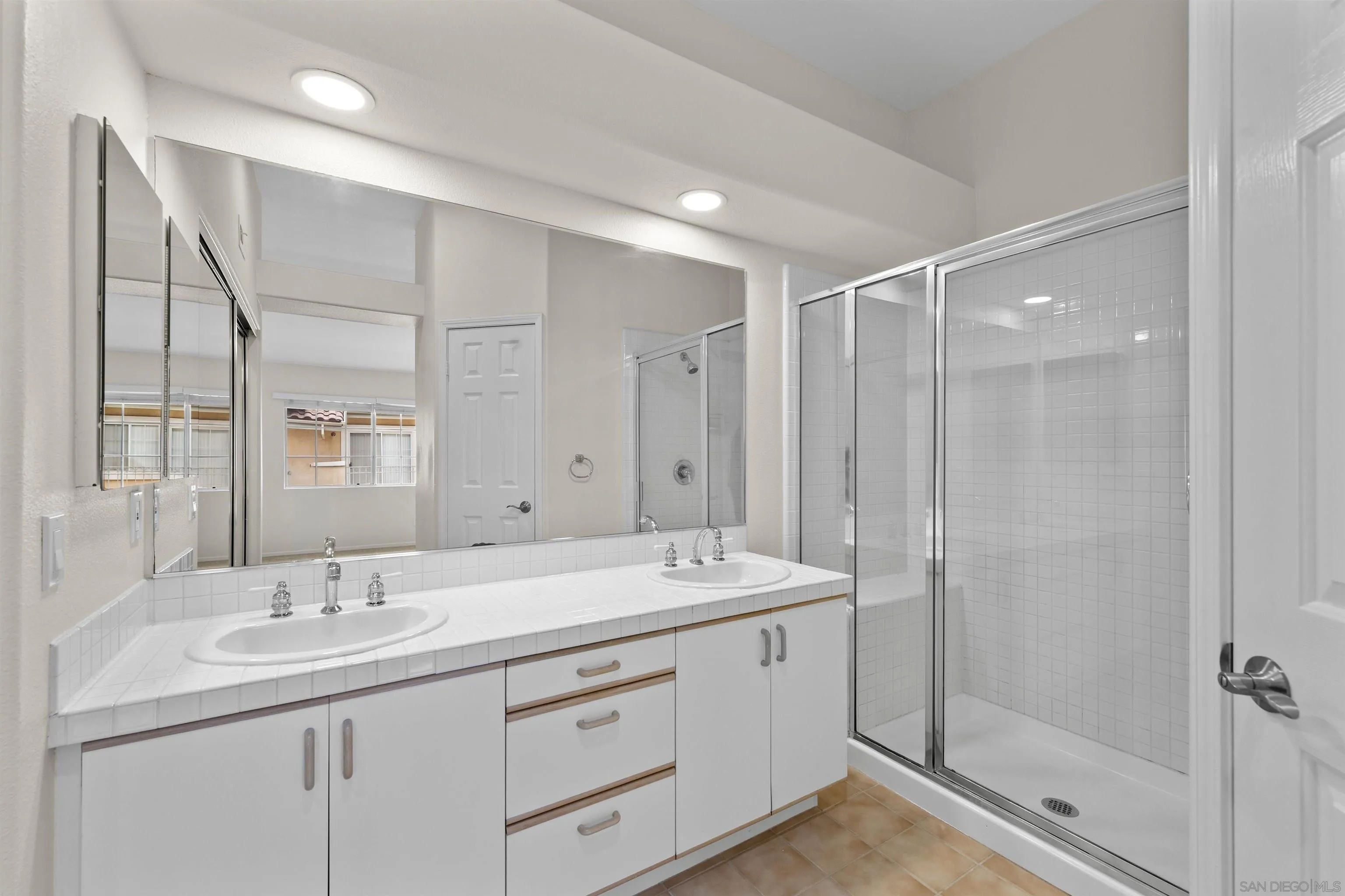 https://cdn.realtyfeed.com/cdn/127/260022926/b21251d87af3f6abb8cc627d5da57d9f.webp