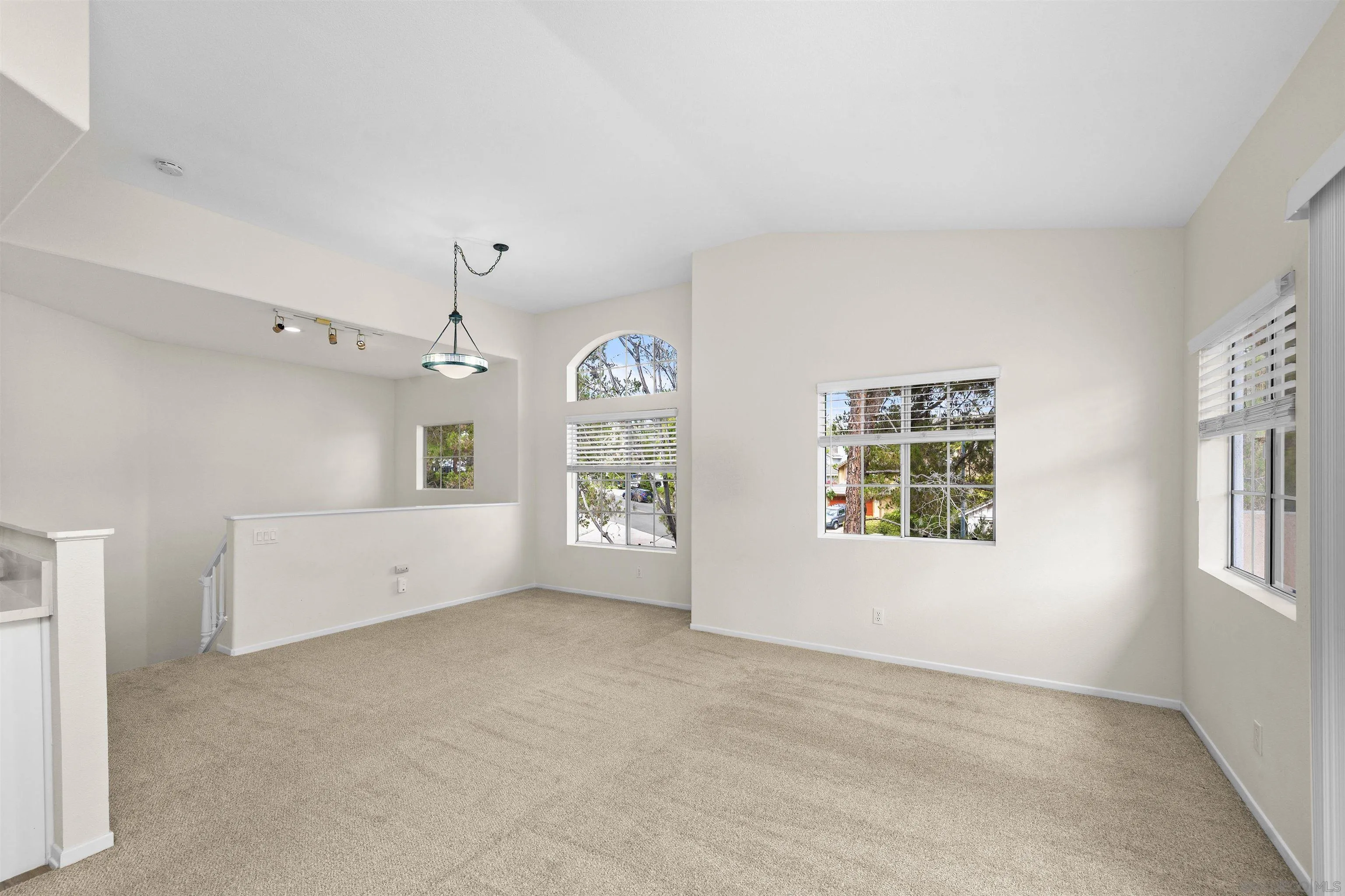 https://cdn.realtyfeed.com/cdn/127/260022926/cb2cea4670660efd3b8f14cc4ea390f0.webp