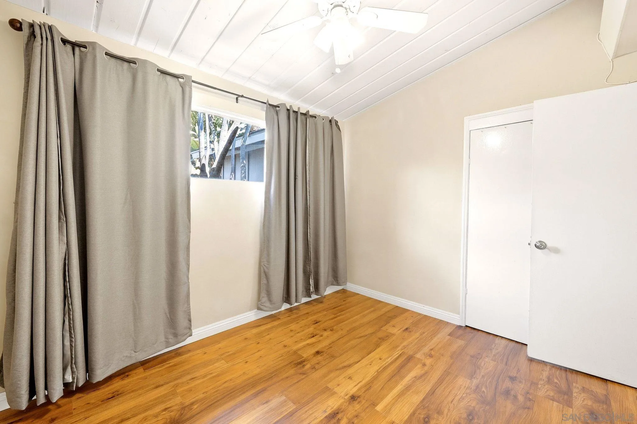 https://cdn.realtyfeed.com/cdn/127/260022928/6b84bcb4794c3ff83399c2c0d1b21463.webp