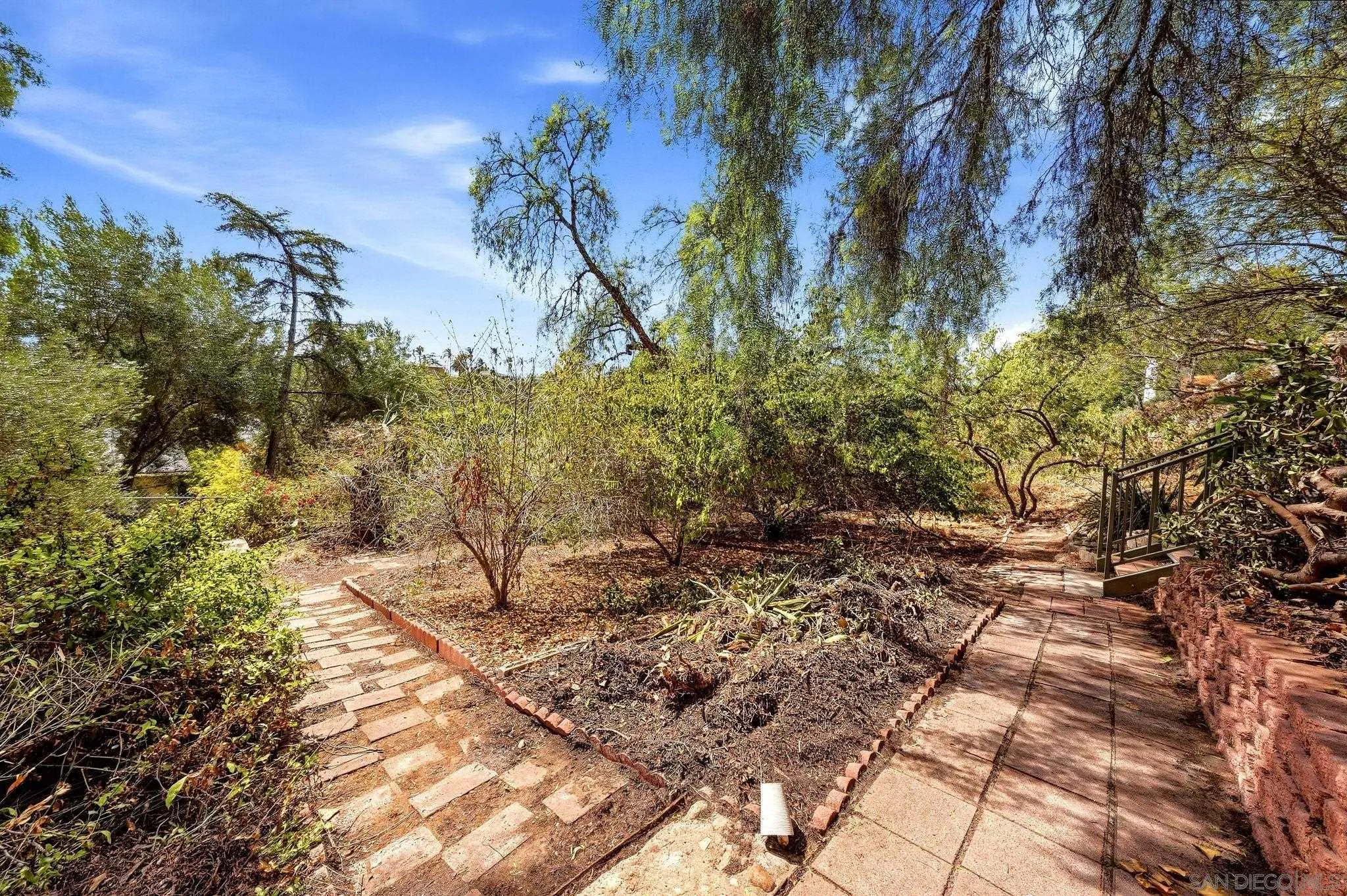 https://cdn.realtyfeed.com/cdn/127/260022928/70c2c20e2e29a6a06a6649af9243e691.webp