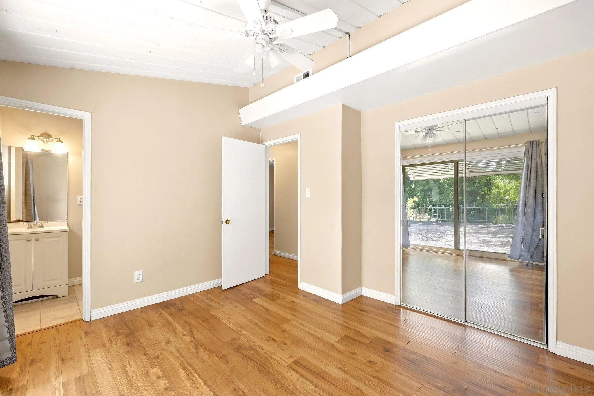 https://cdn.realtyfeed.com/cdn/127/260022928/c017c2fc5f4b46b870a50cb821ea6640.webp
