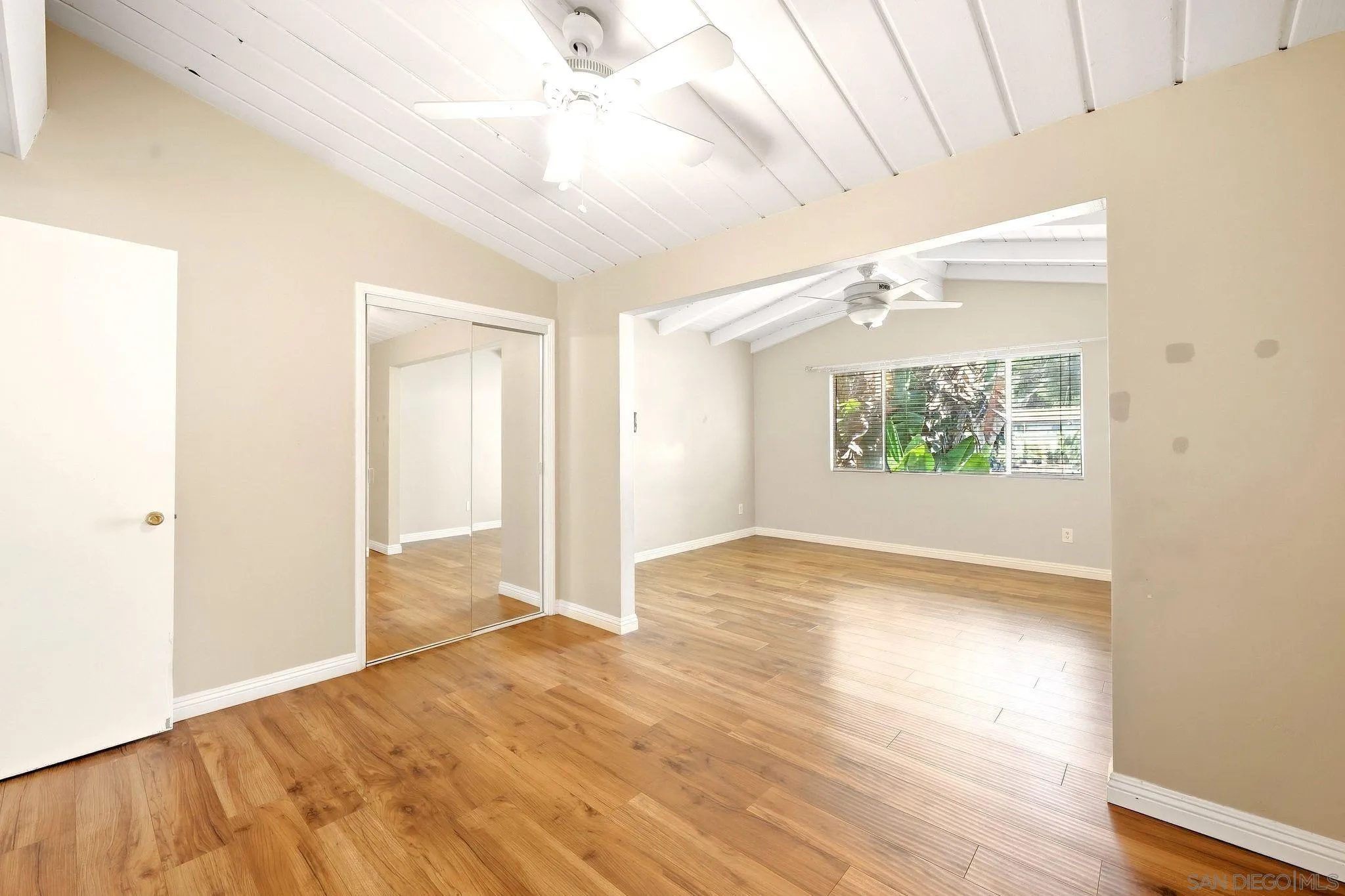 https://cdn.realtyfeed.com/cdn/127/260022928/dc0ccfb5b5ec78e2987cc18e3da8d4ed.webp