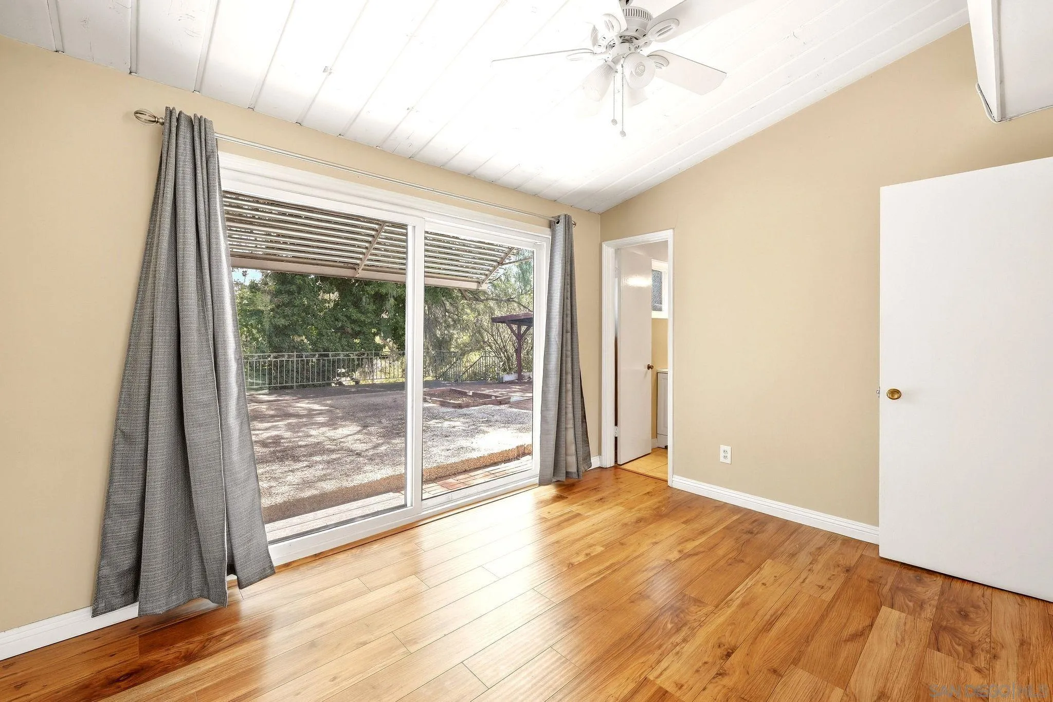 https://cdn.realtyfeed.com/cdn/127/260022928/e7829834917841db1180bb9d1883ecd7.webp