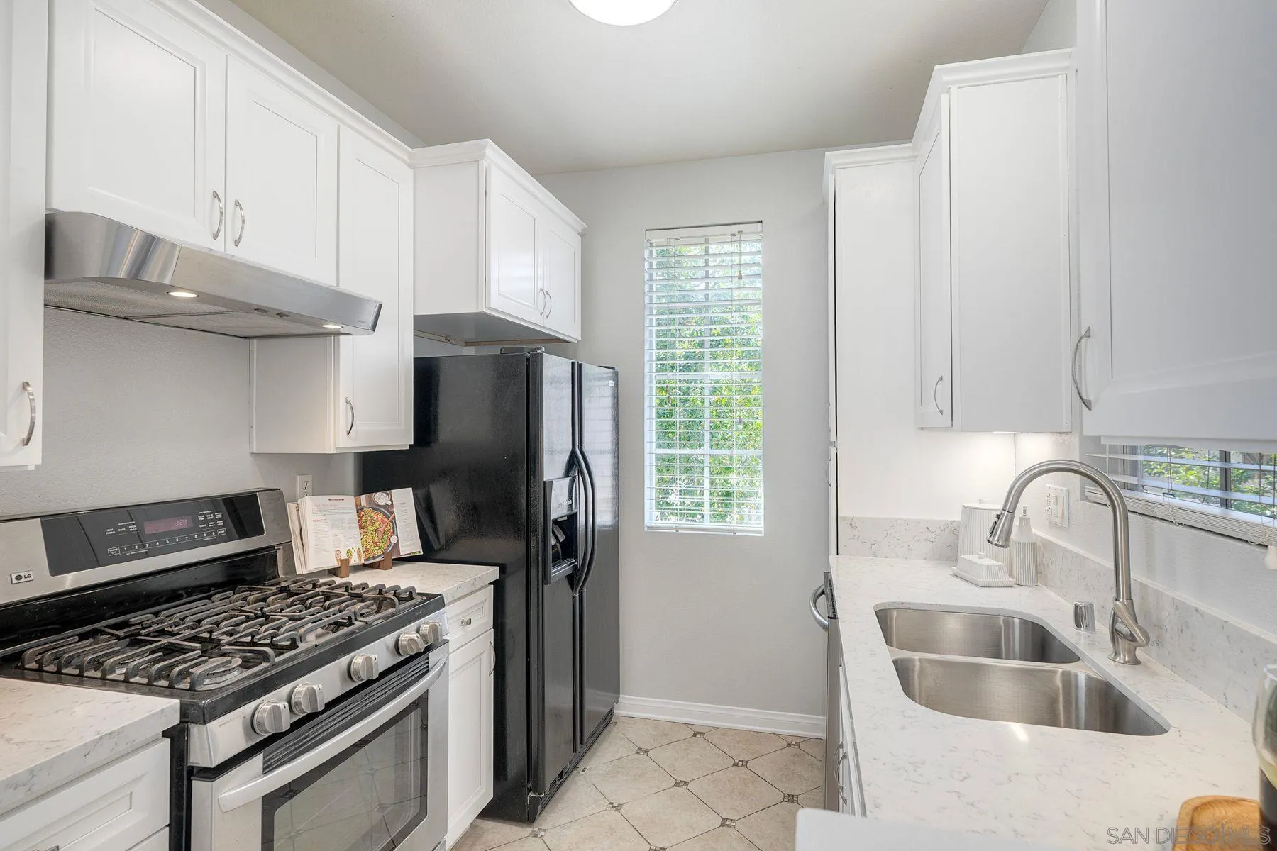 https://cdn.realtyfeed.com/cdn/127/260022929/63437372321459f048469ea290802dde.webp