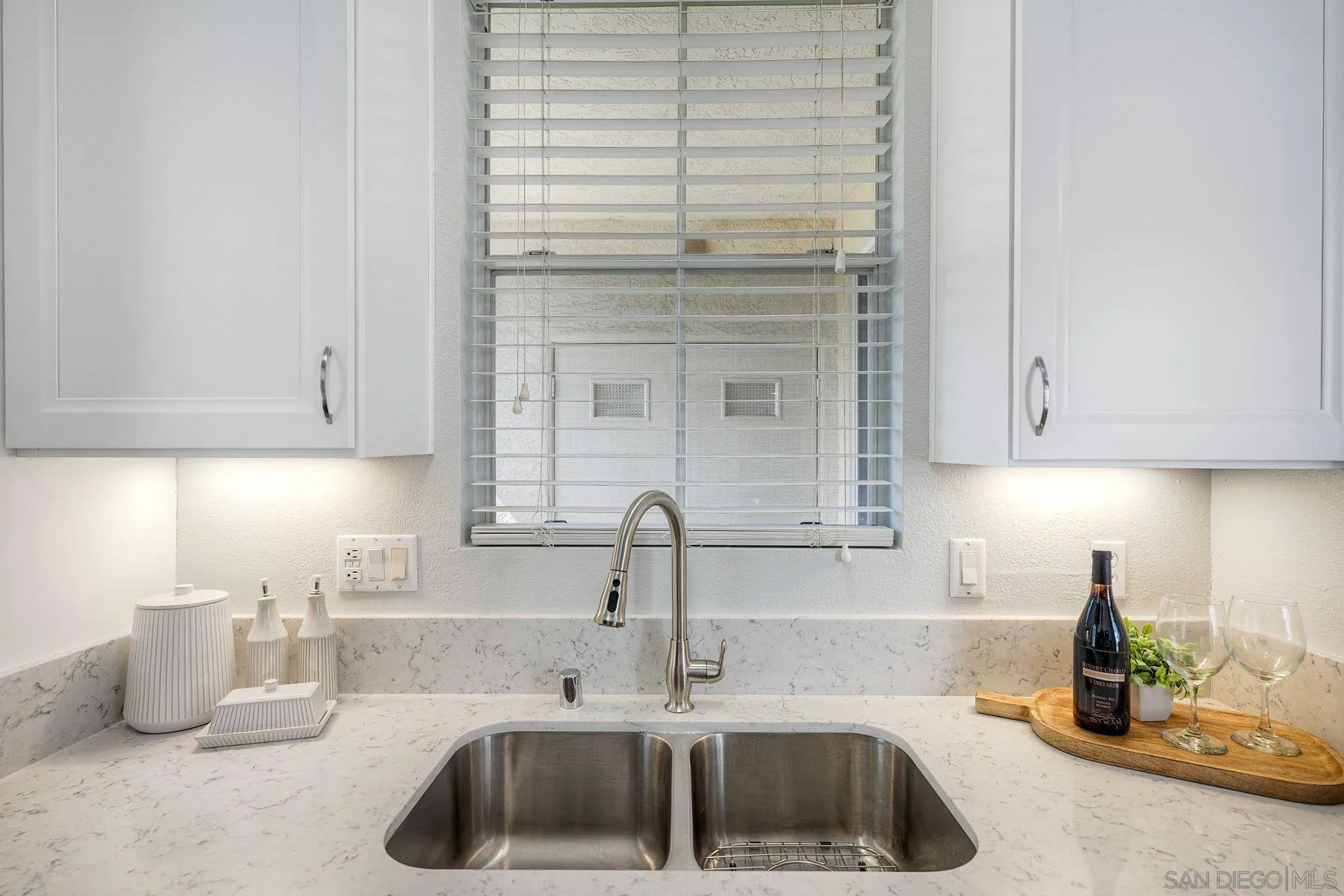 https://cdn.realtyfeed.com/cdn/127/260022929/d405377f454b5b8e8789ab17855fbbe6.webp
