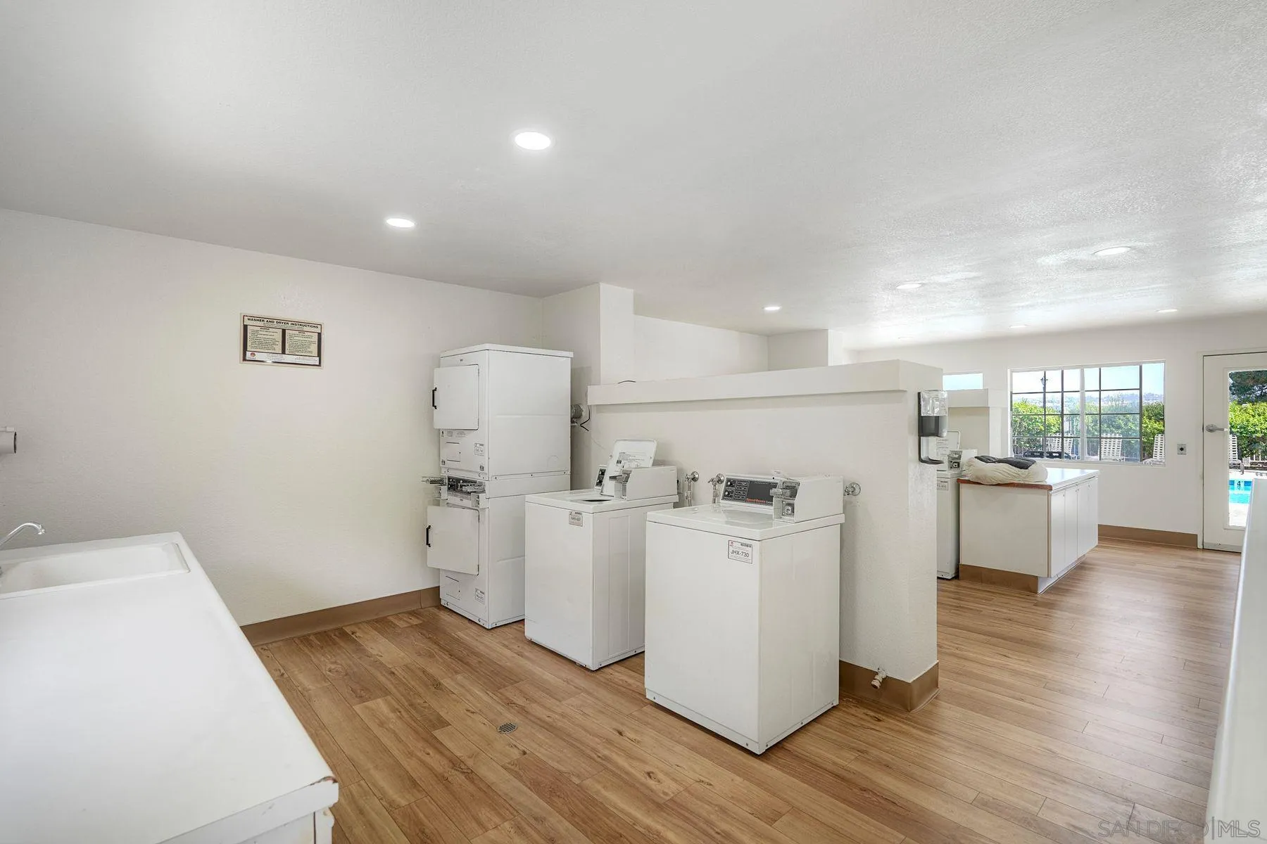 https://cdn.realtyfeed.com/cdn/127/260022929/ede0b1ea1aaecf7dafb95e914490b001.webp