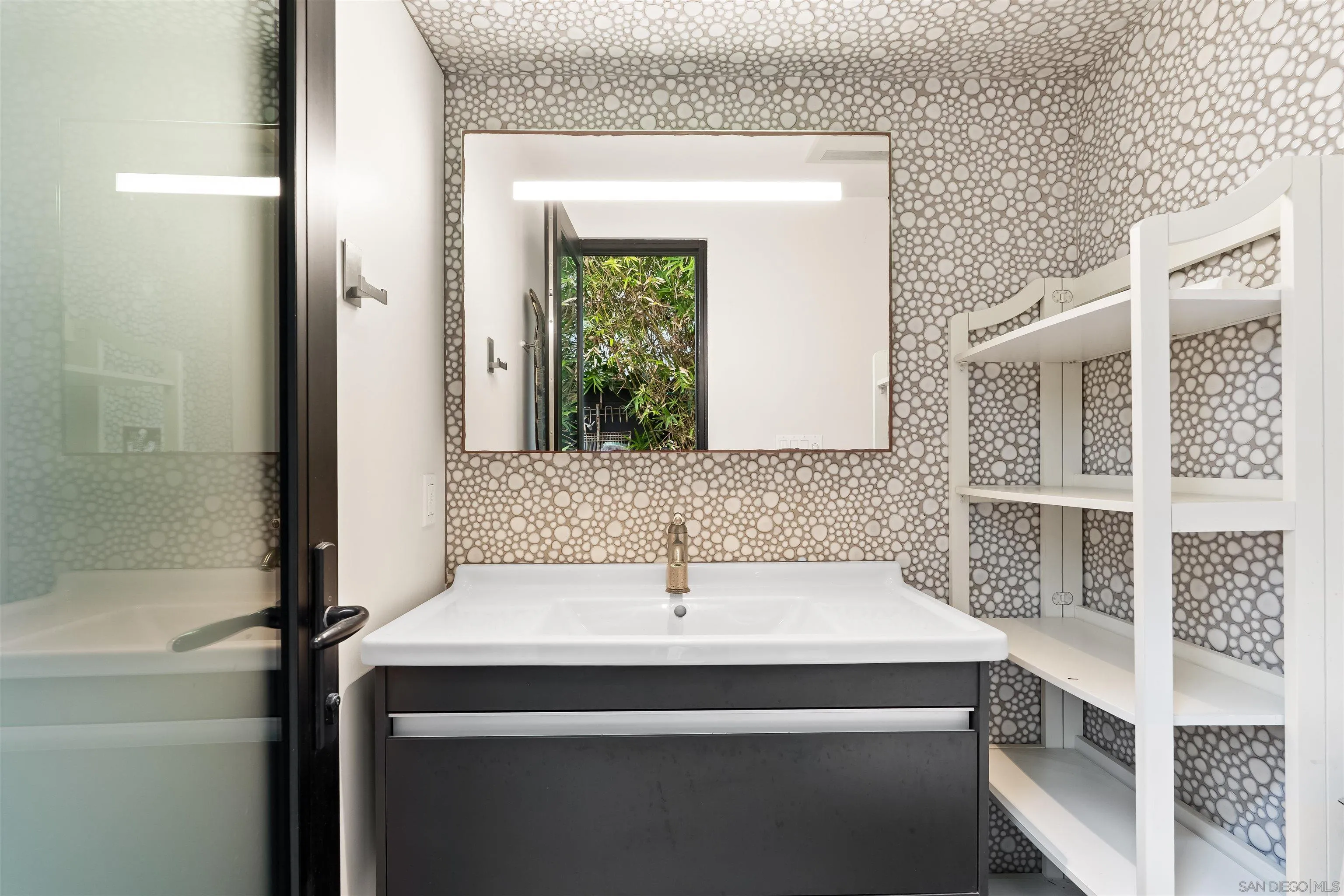 https://cdn.realtyfeed.com/cdn/127/260022937/c731a4dd160313a39dccf5d7c4d762d4.webp