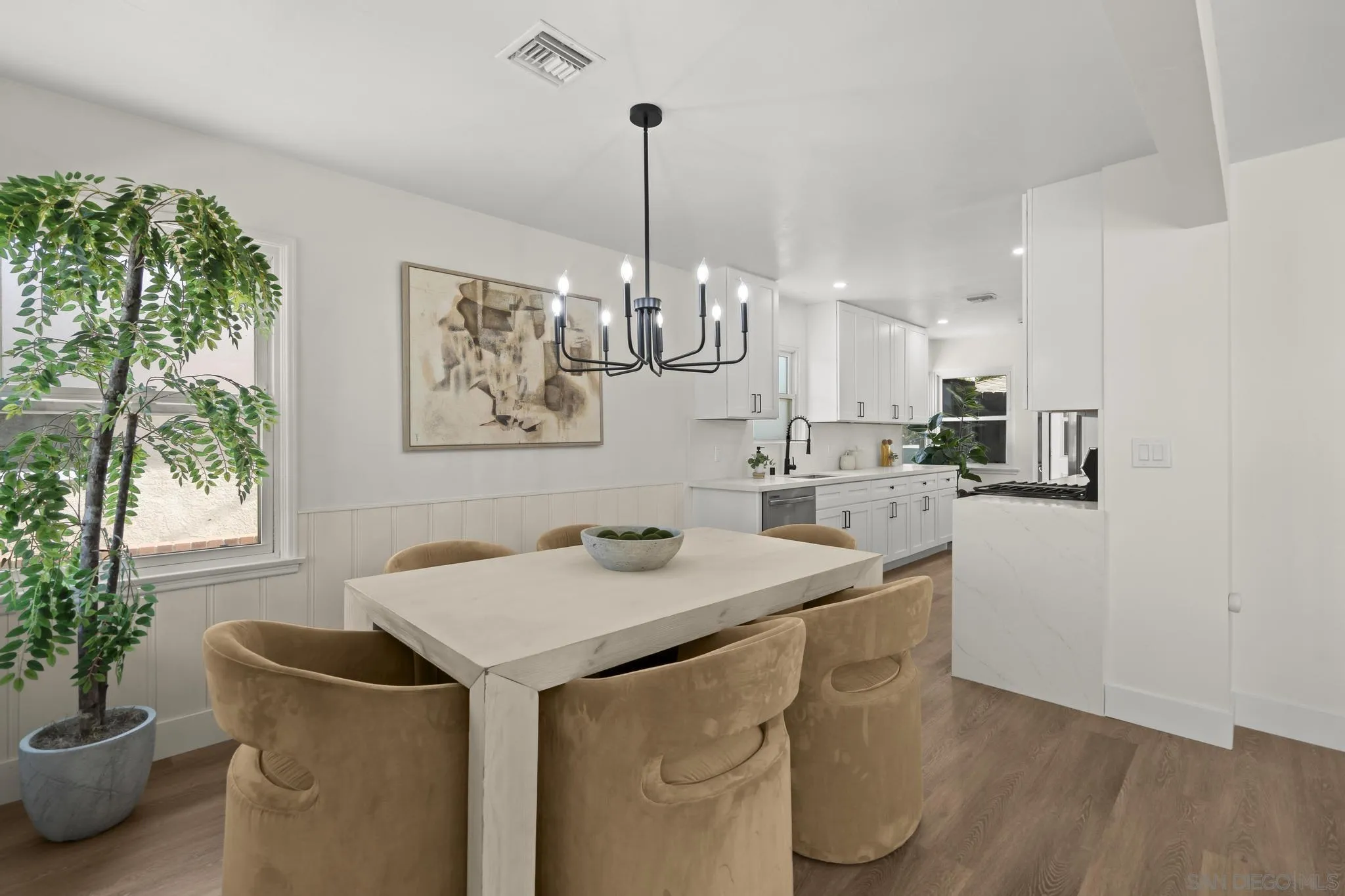 https://cdn.realtyfeed.com/cdn/127/260022940/2e2b6c79af3fdb7b9ae9671b9825bdae.webp
